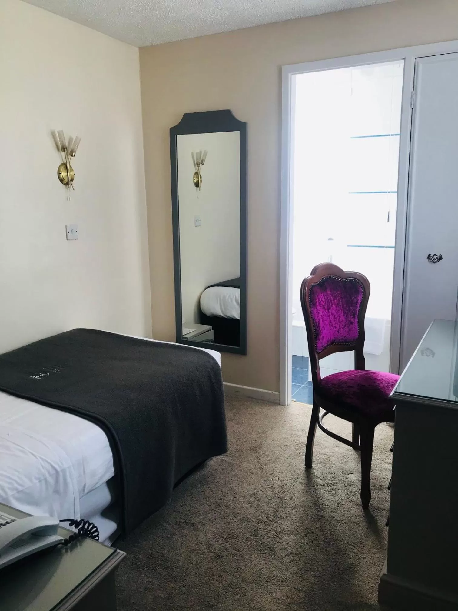 Bedroom, Bed in Lensfield Hotel