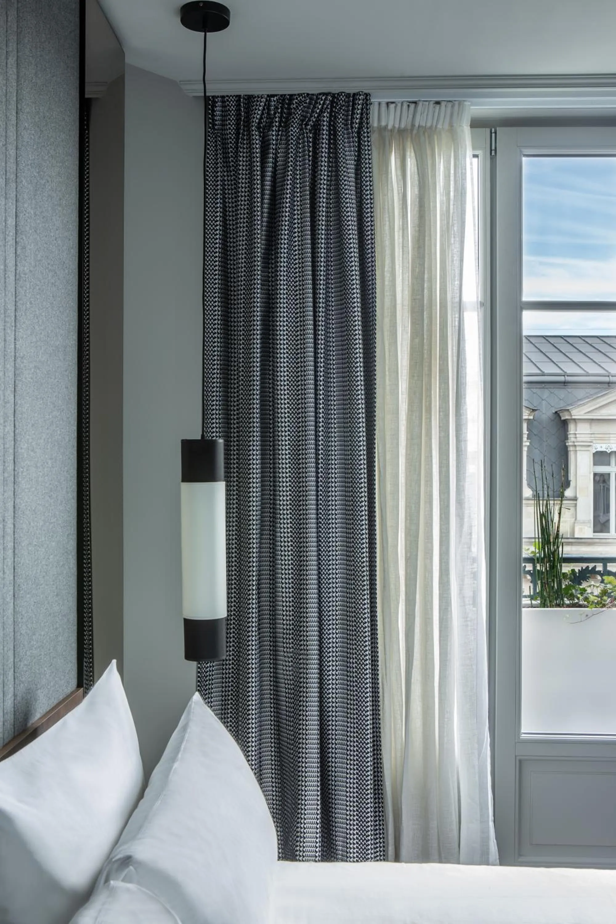 Bed in Hotel Flanelles Paris