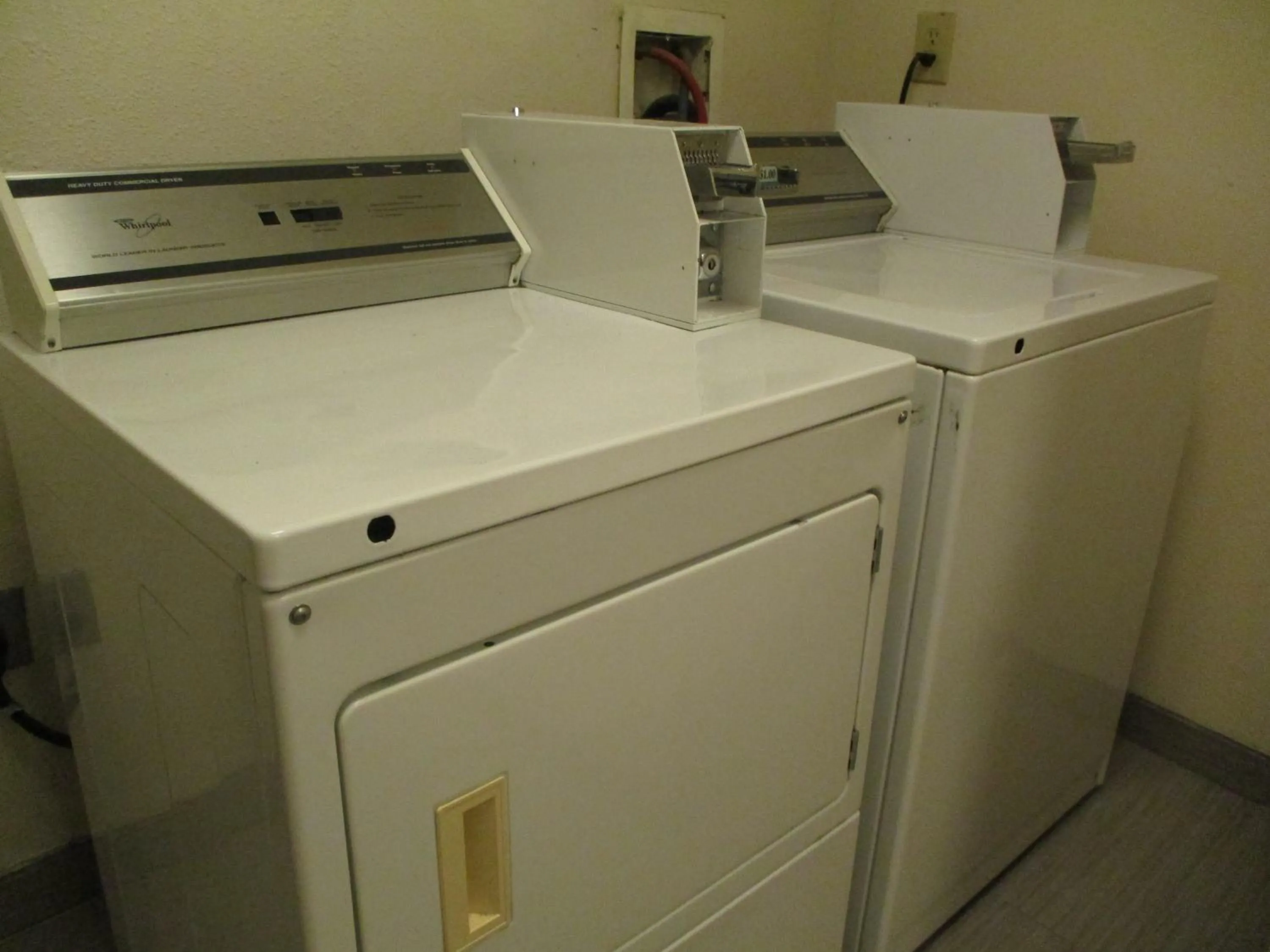 laundry in Days Inn & Suites by Wyndham Sam Houston Tollway