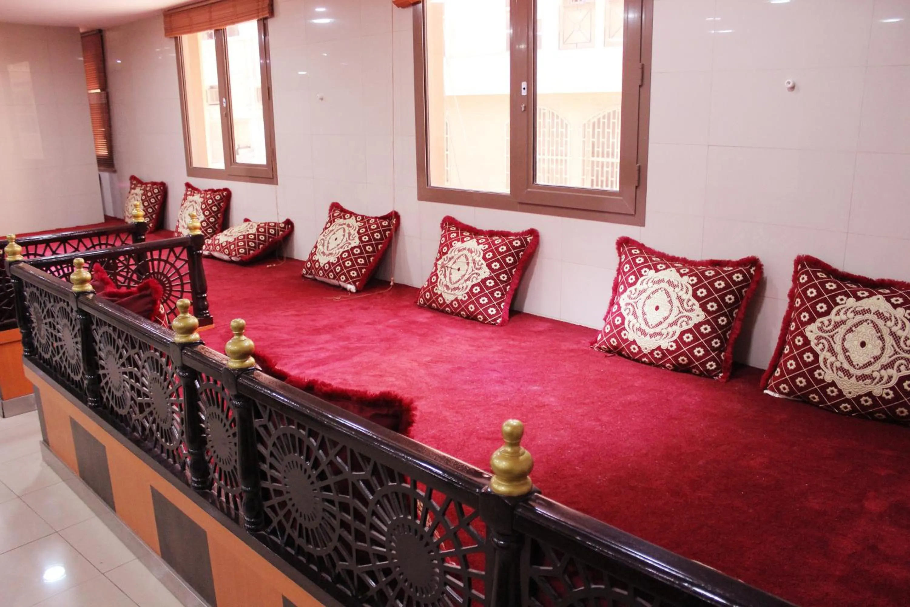 Restaurant/places to eat in Montreal Naif Hotel