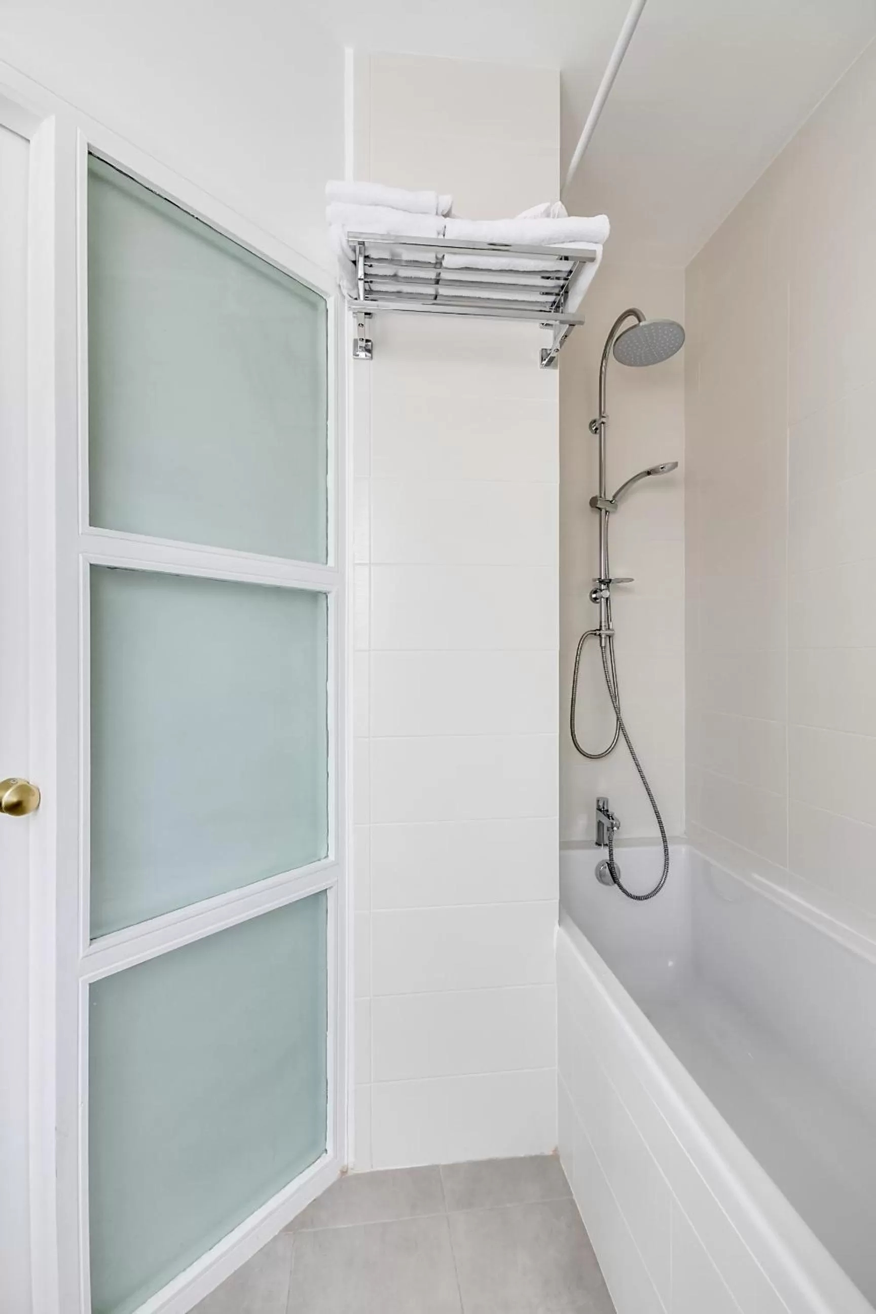 Bathroom in Hôtel Le Mondon Metz