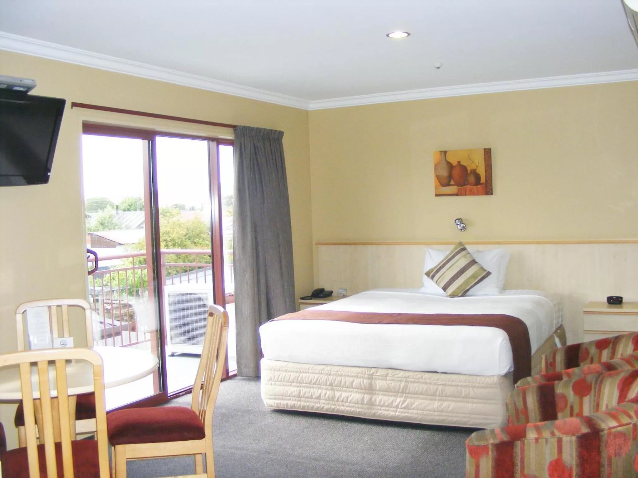 Photo of the whole room, Bed in Blenheim Spa Motor Lodge