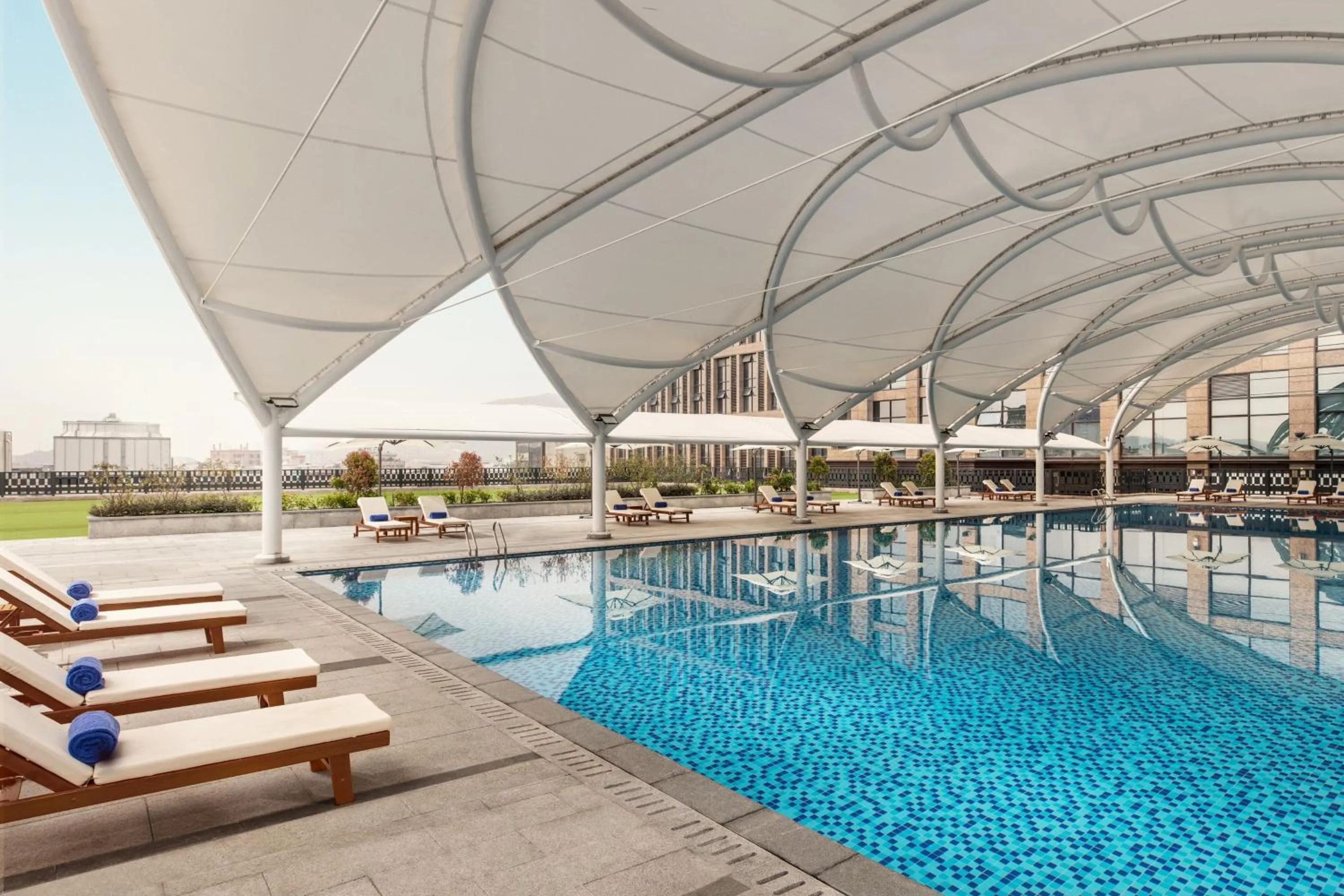 Swimming pool in Courtyard by Marriott Shunde Longjiang