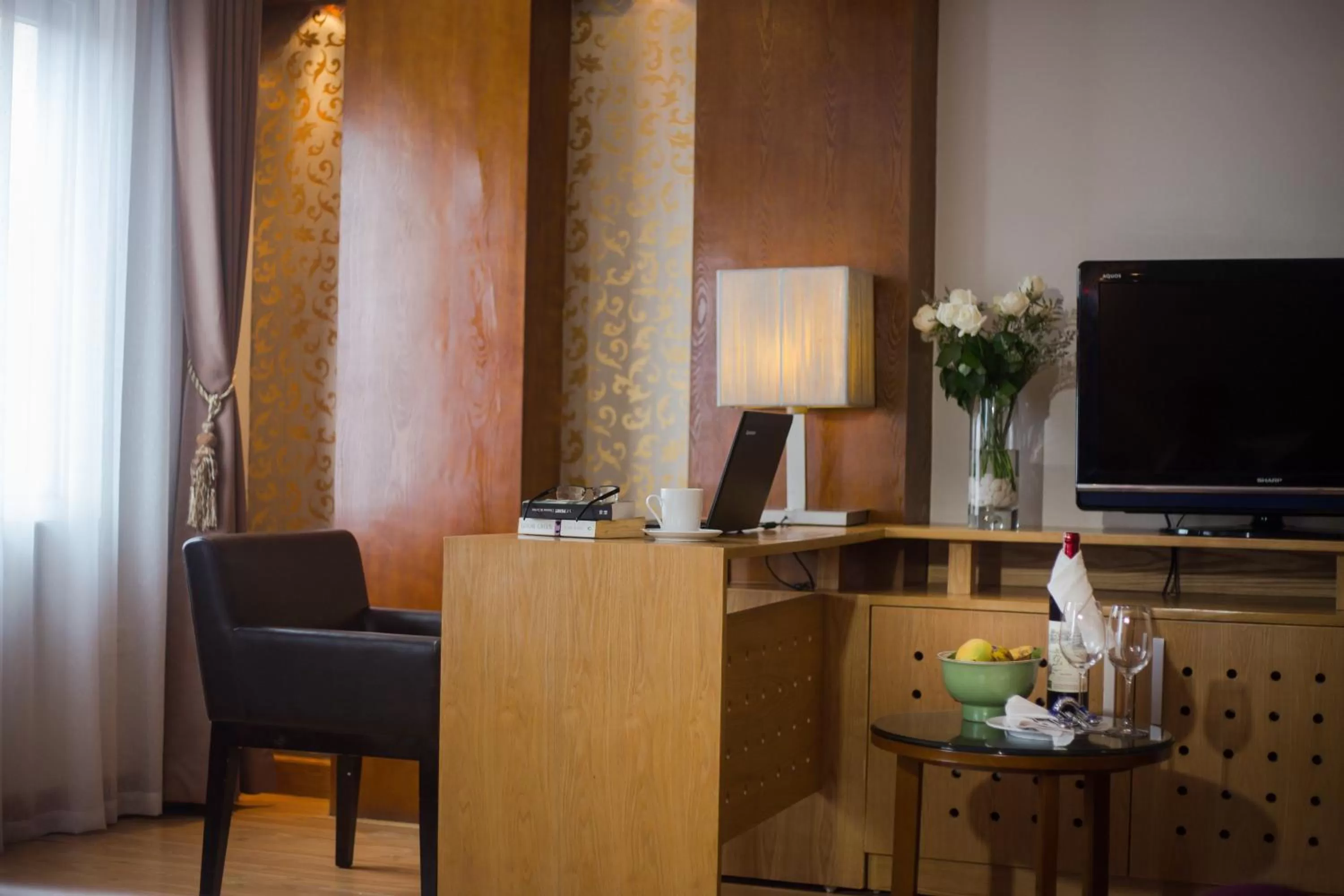 Communal lounge/ TV room in Eliana Ruby Hotel & Travel