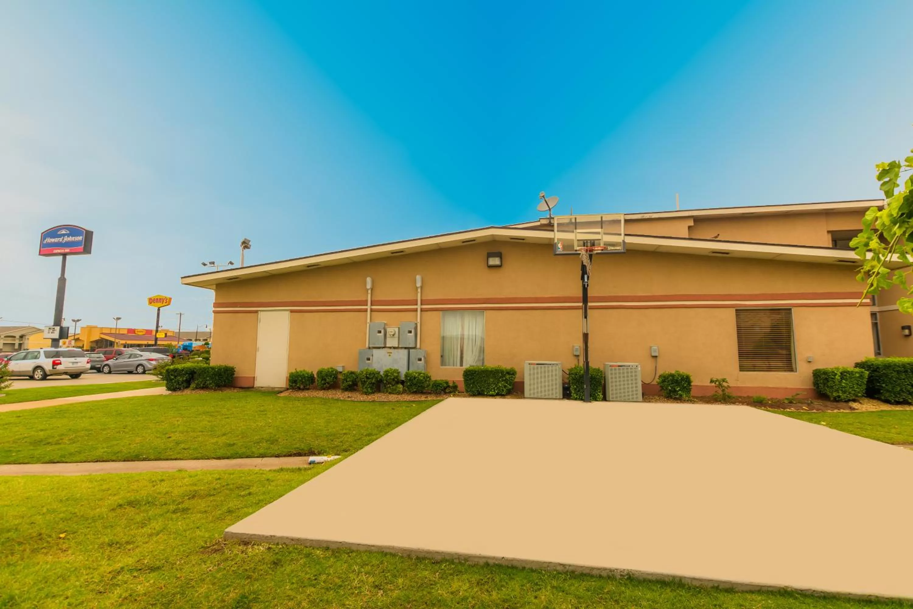 Sports in Howard Johnson by Wyndham Oklahoma City OKC Airport, Fairgrounds, I40
