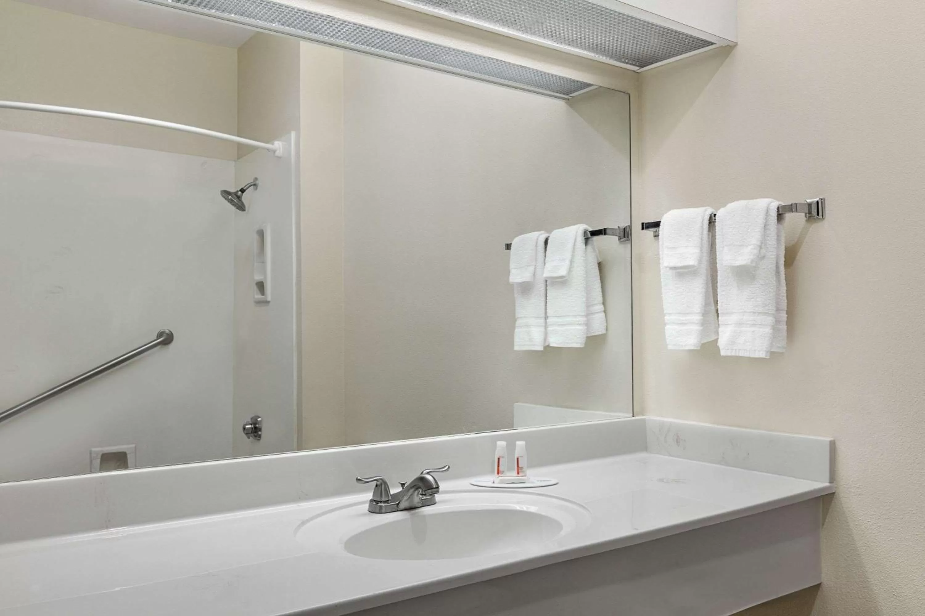 King Studio Suite with Bath Tub - Mobility Access/Non-Smoking in Holiday Inn Express & Suites Sulphur Springs by IHG