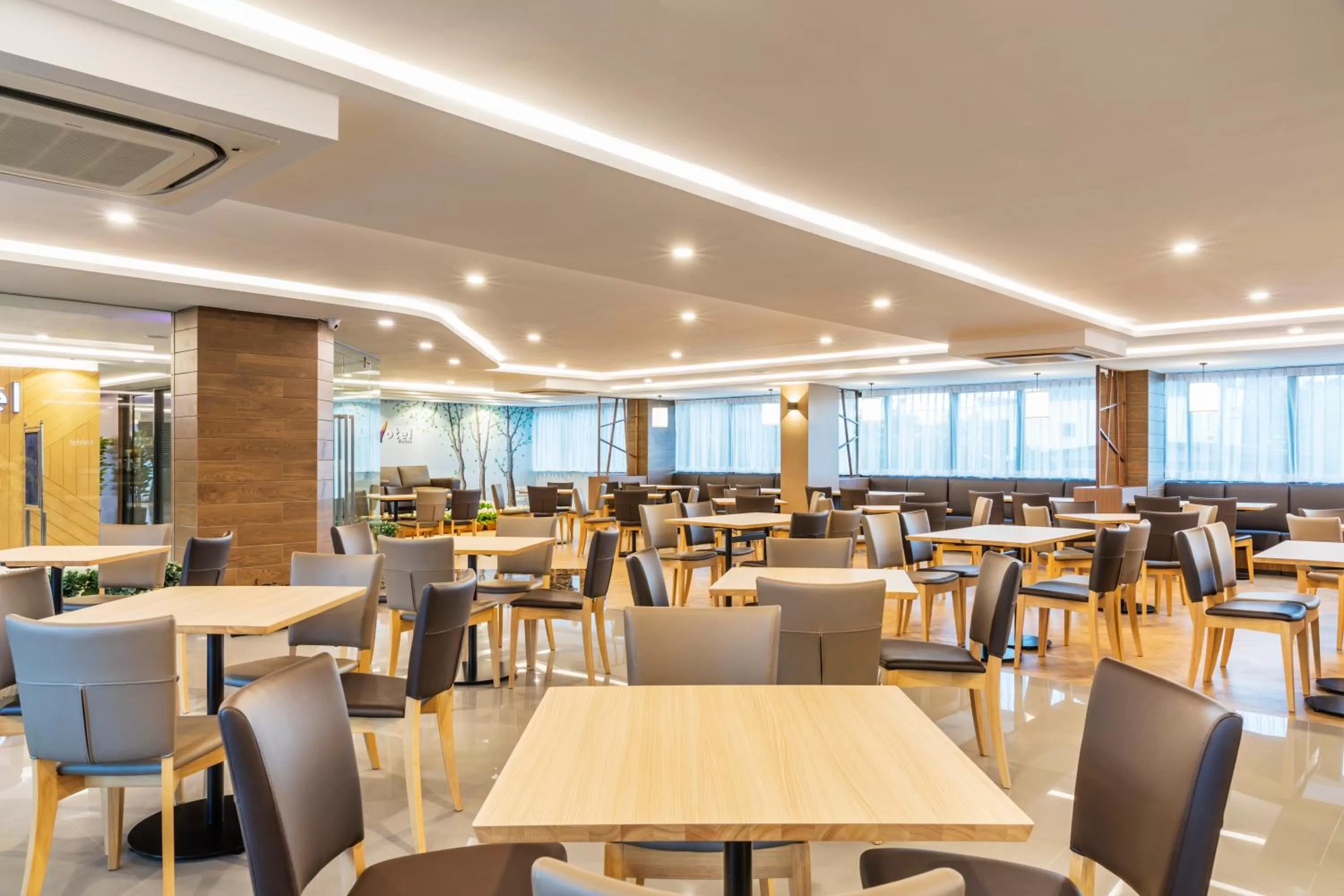 Restaurant/places to eat in Livotel Hotel Hua Mak Bangkok