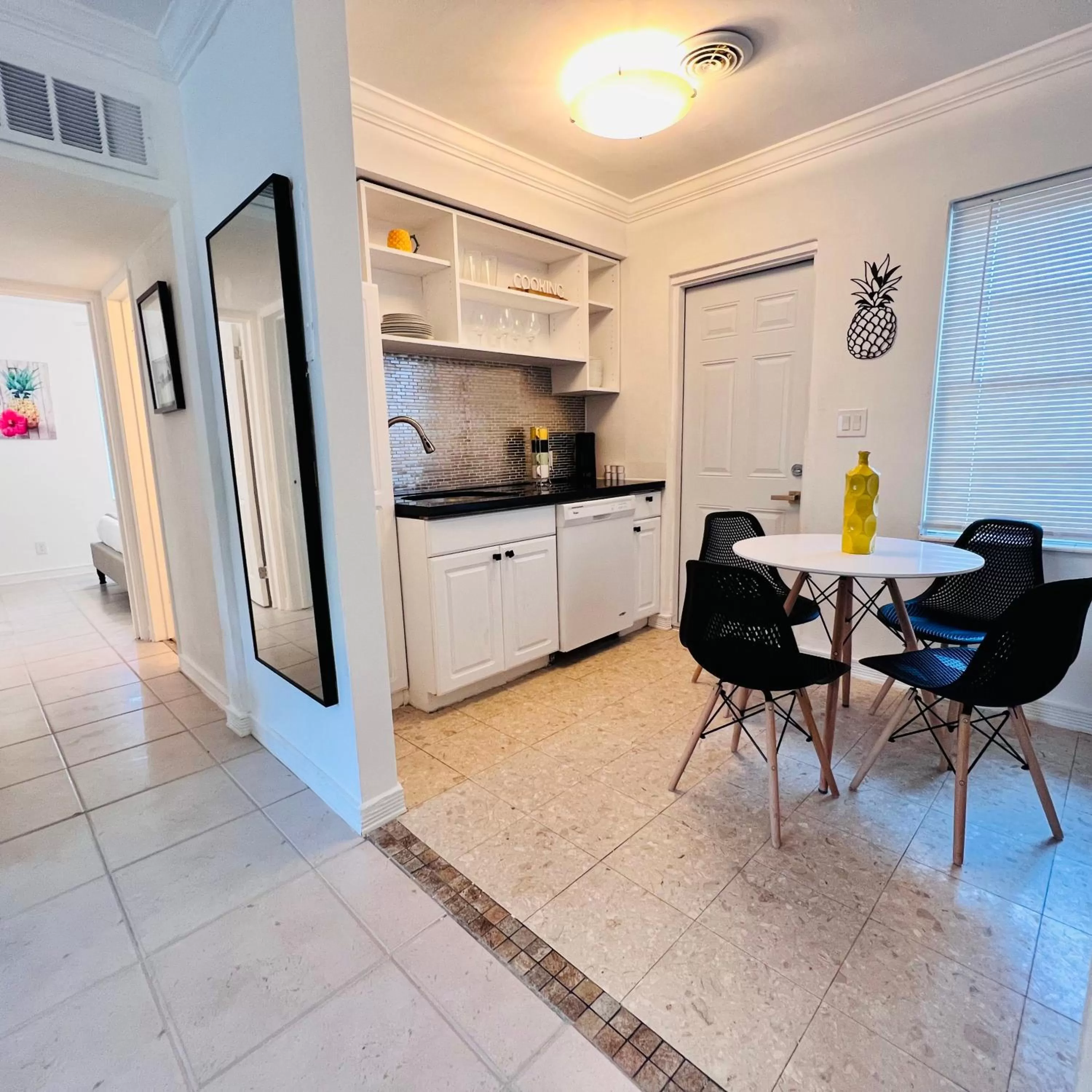 Kitchen or kitchenette in CocoBay 2BR Condos Near Beach, Galleria Mall, Wilton Manors, Cruise Port