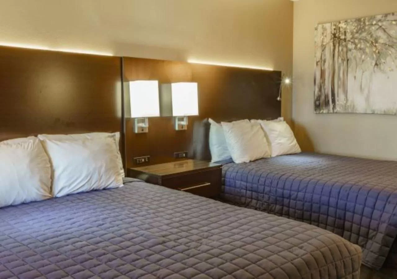 Bed in Shady Acre Inn and Suites