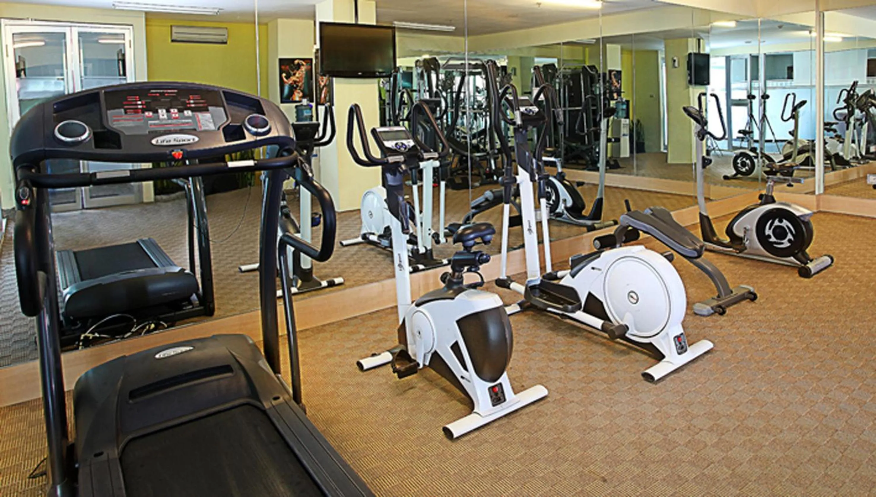 Fitness centre/facilities in Golden Flower by KAGUM Hotels