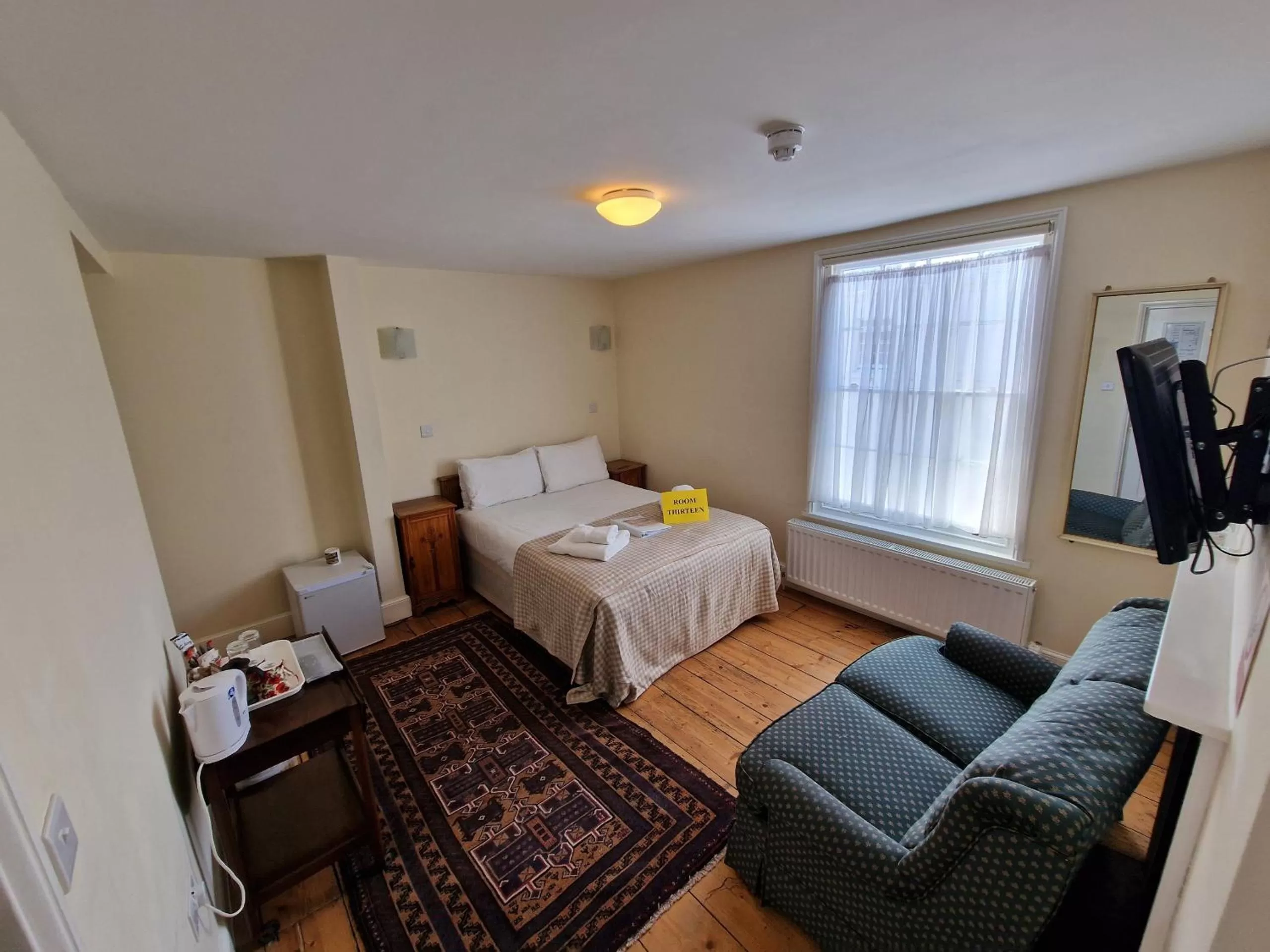 First Floor Double Room with Ensuite & Street View in Canterbury Black Horse