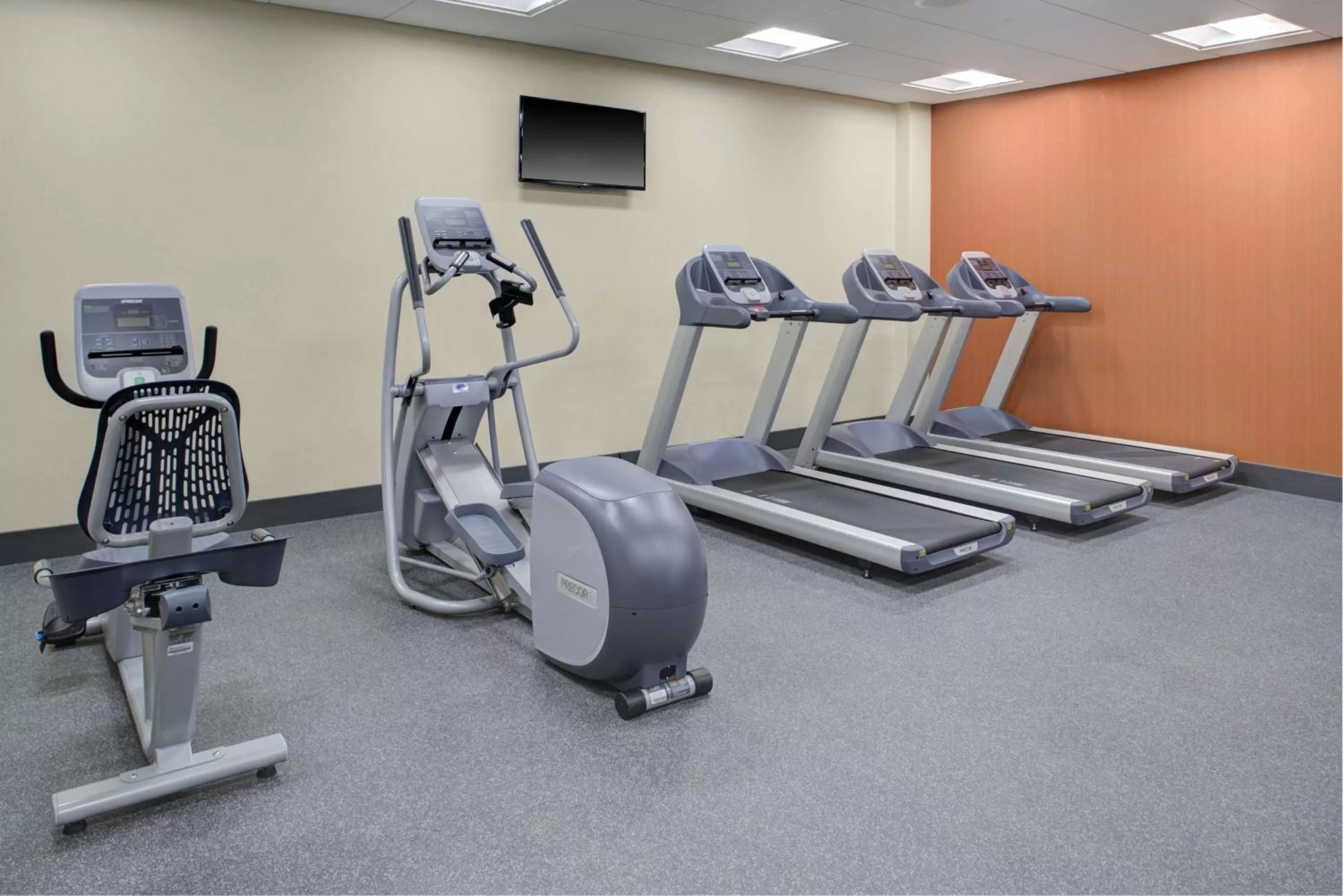 Fitness centre/facilities in Hampton Inn & Suites Manchester, Vt