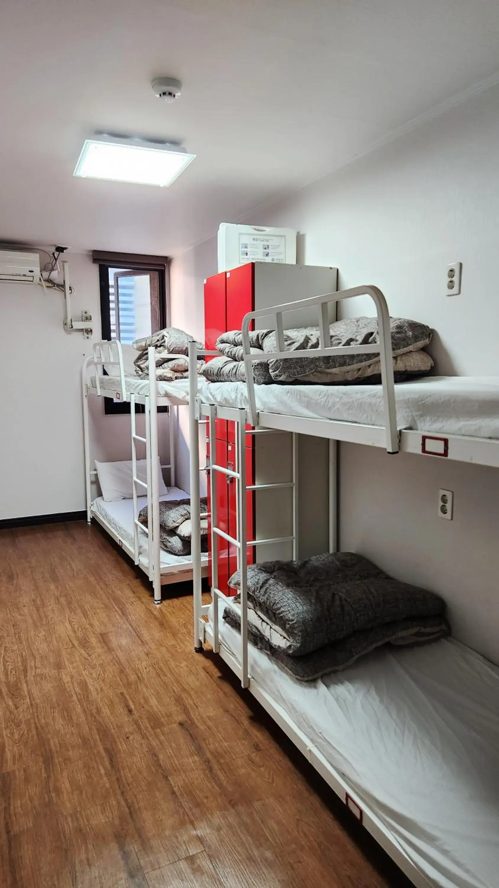 Mixed Dormitory Room in Kimchee Busan Downtown Guesthouse Mixed Dormitory Room in Kimchee Busan Downtown Guesthouse