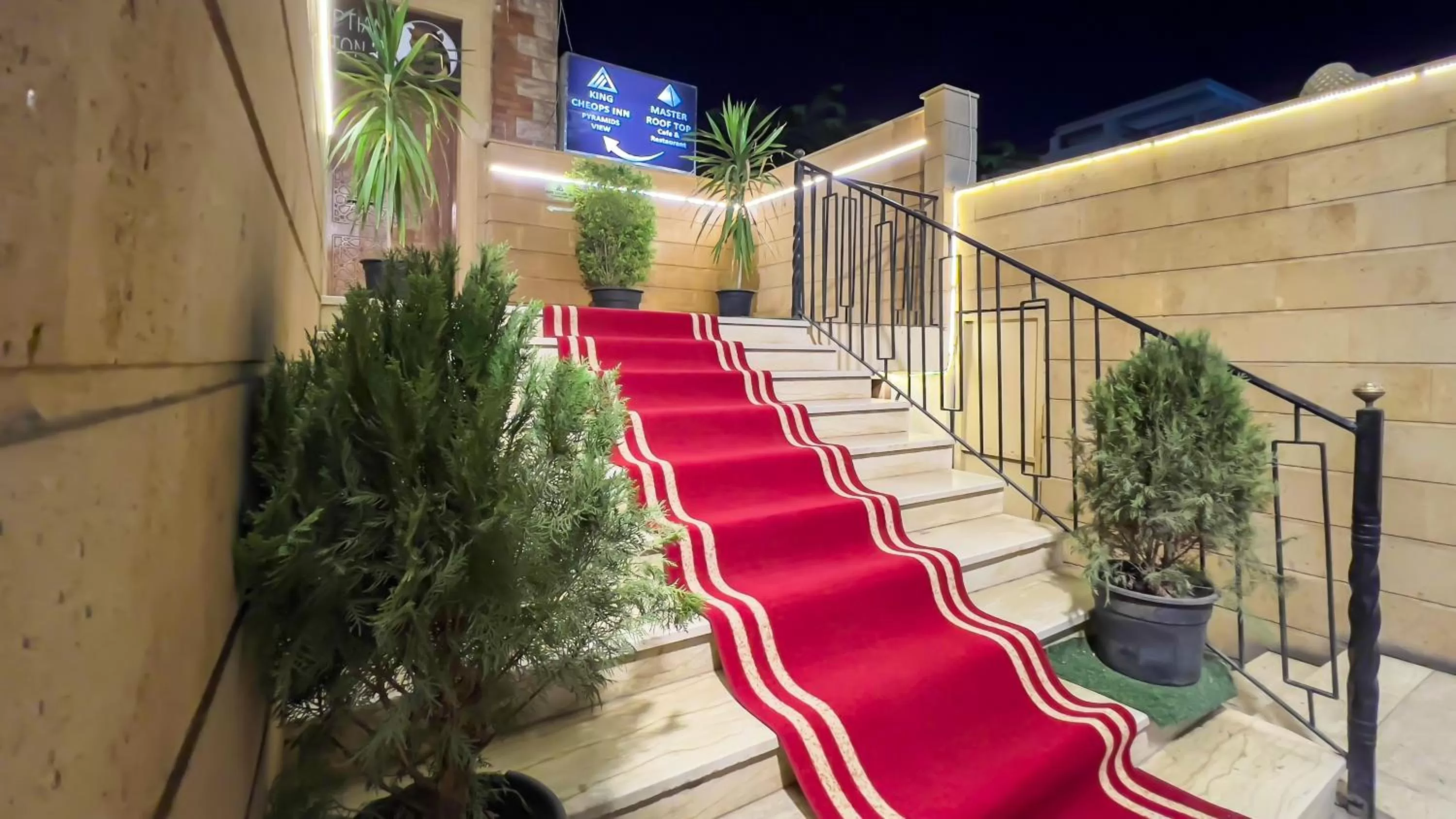 Facade/entrance in King Cheops Inn - Pyramid View