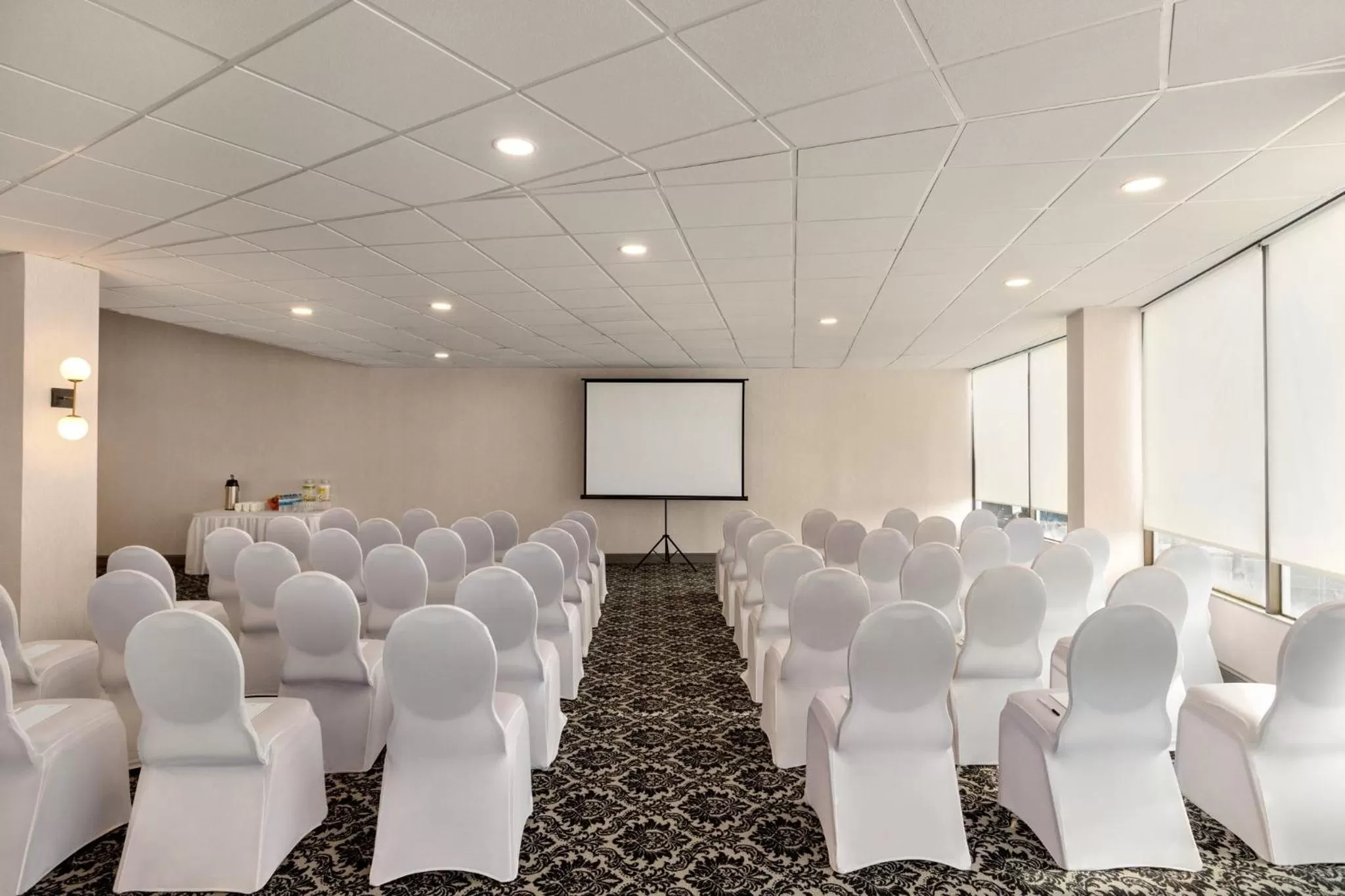 Meeting/conference room in Holiday Inn Philadelphia Arpt-Stadium Area by IHG