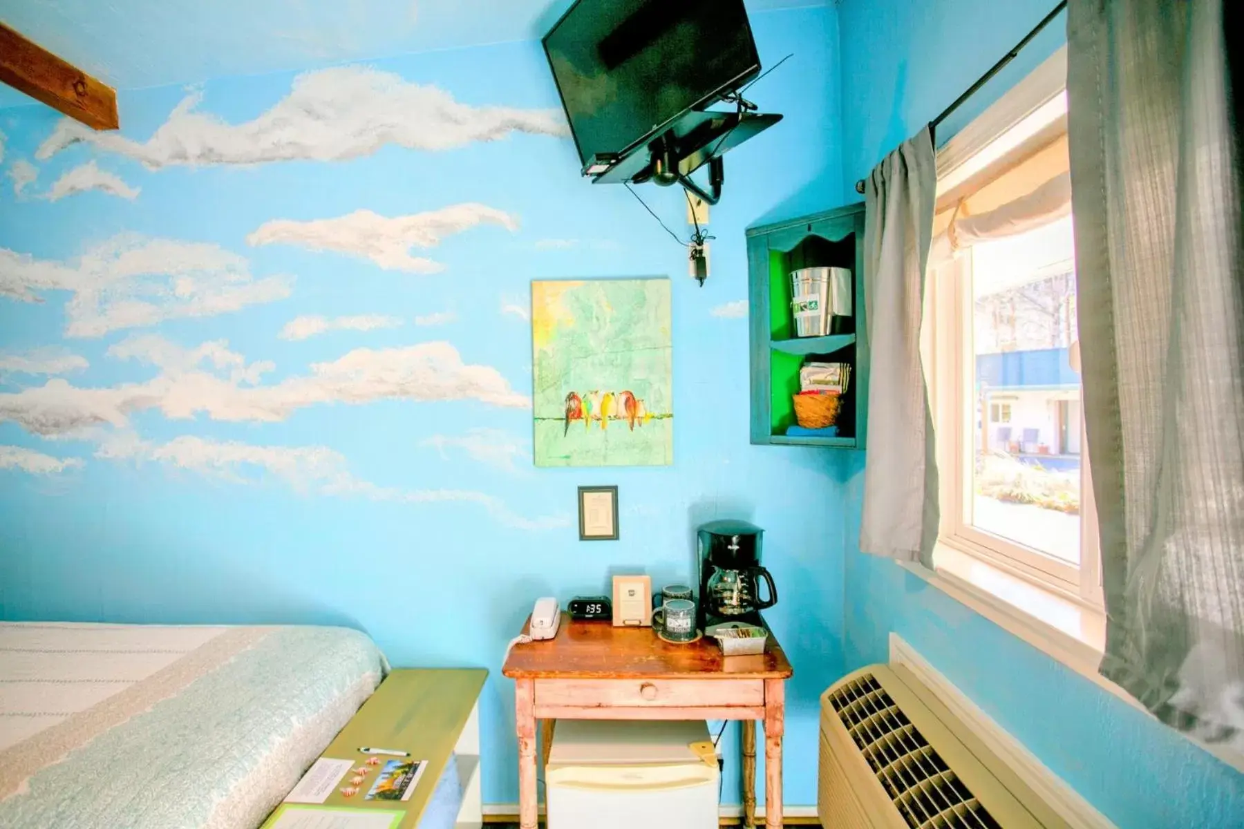 Budget Twin Room - single occupancy in Outside Inn Budget Twin Room - single occupancy in Outside Inn