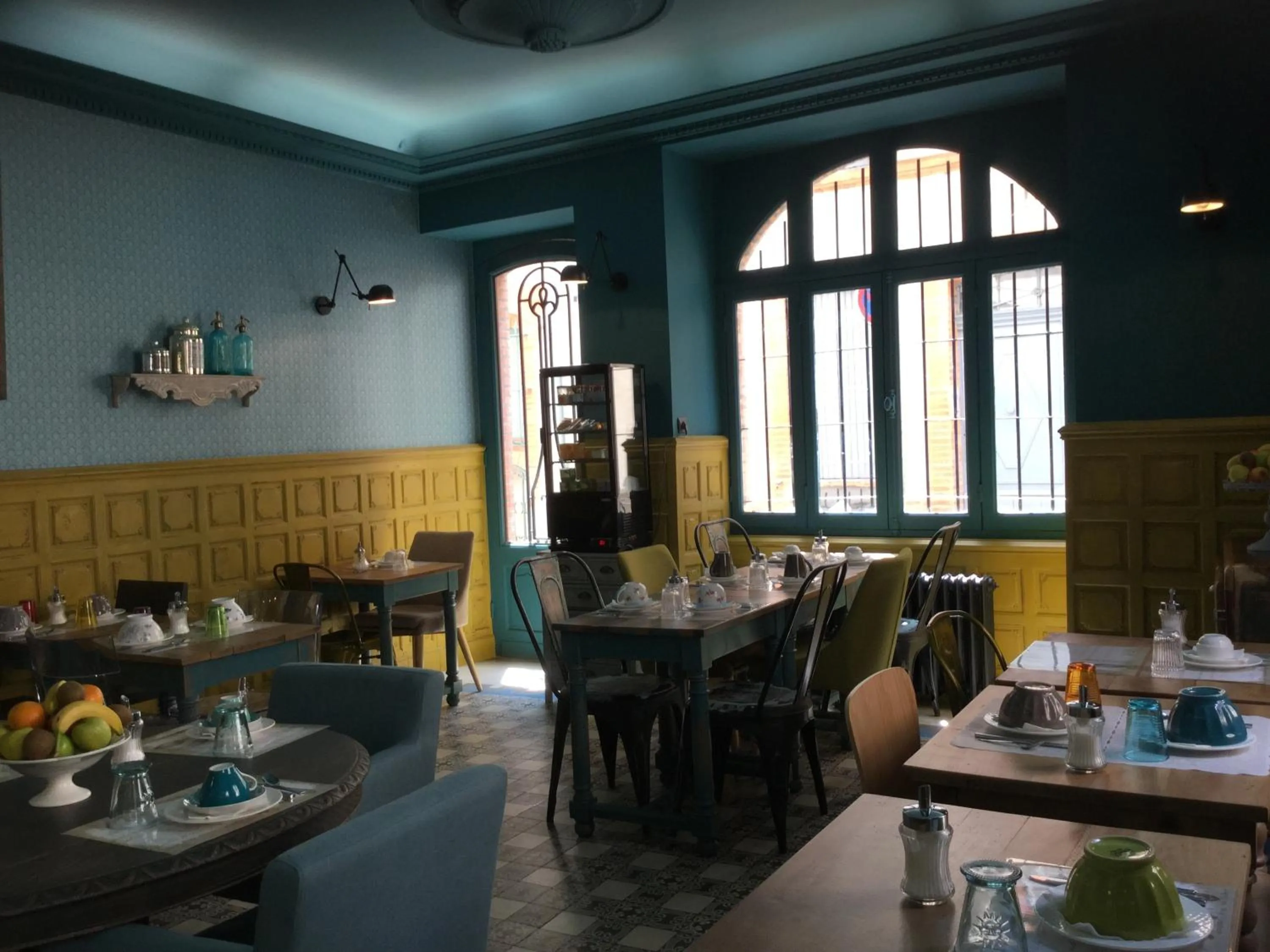 Facade/entrance in Hôtel du Commerce