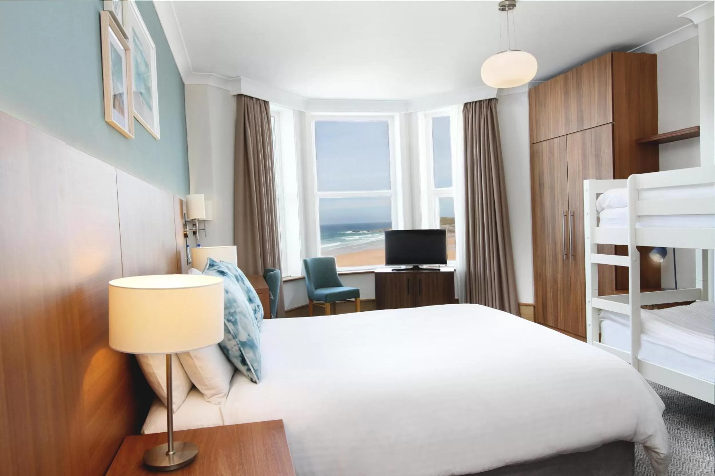 Bedroom, Bed in Esplanade Hotel