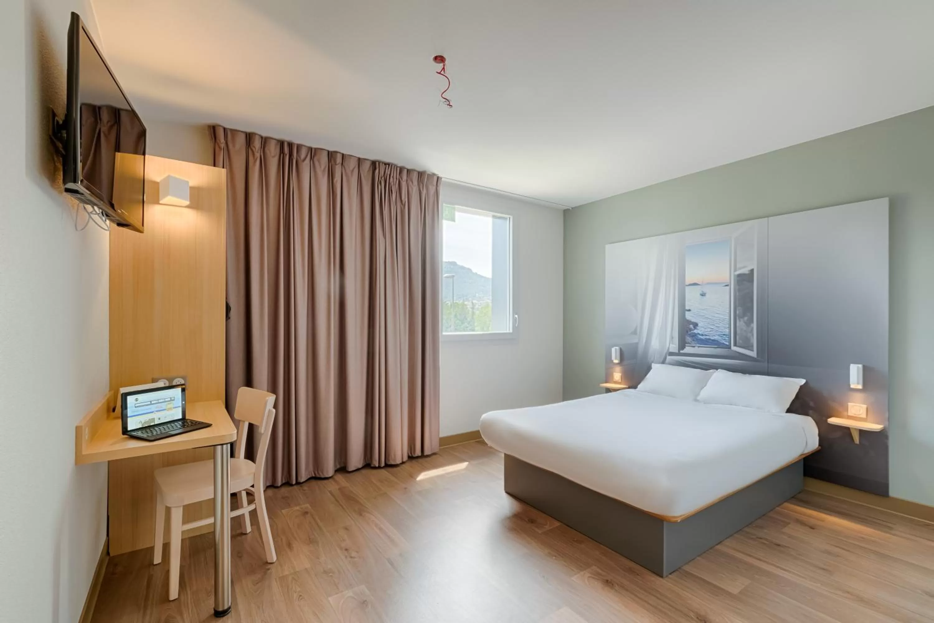 Bedroom, Bed in B&B HOTEL Marseille Aéroport Saint-Victoret