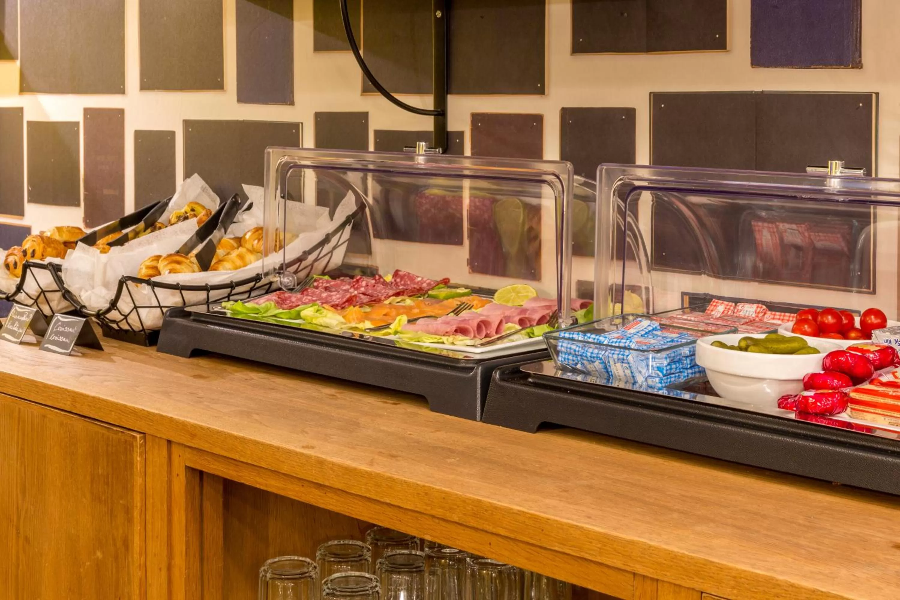 Breakfast in Best Western Hotel Centre Reims