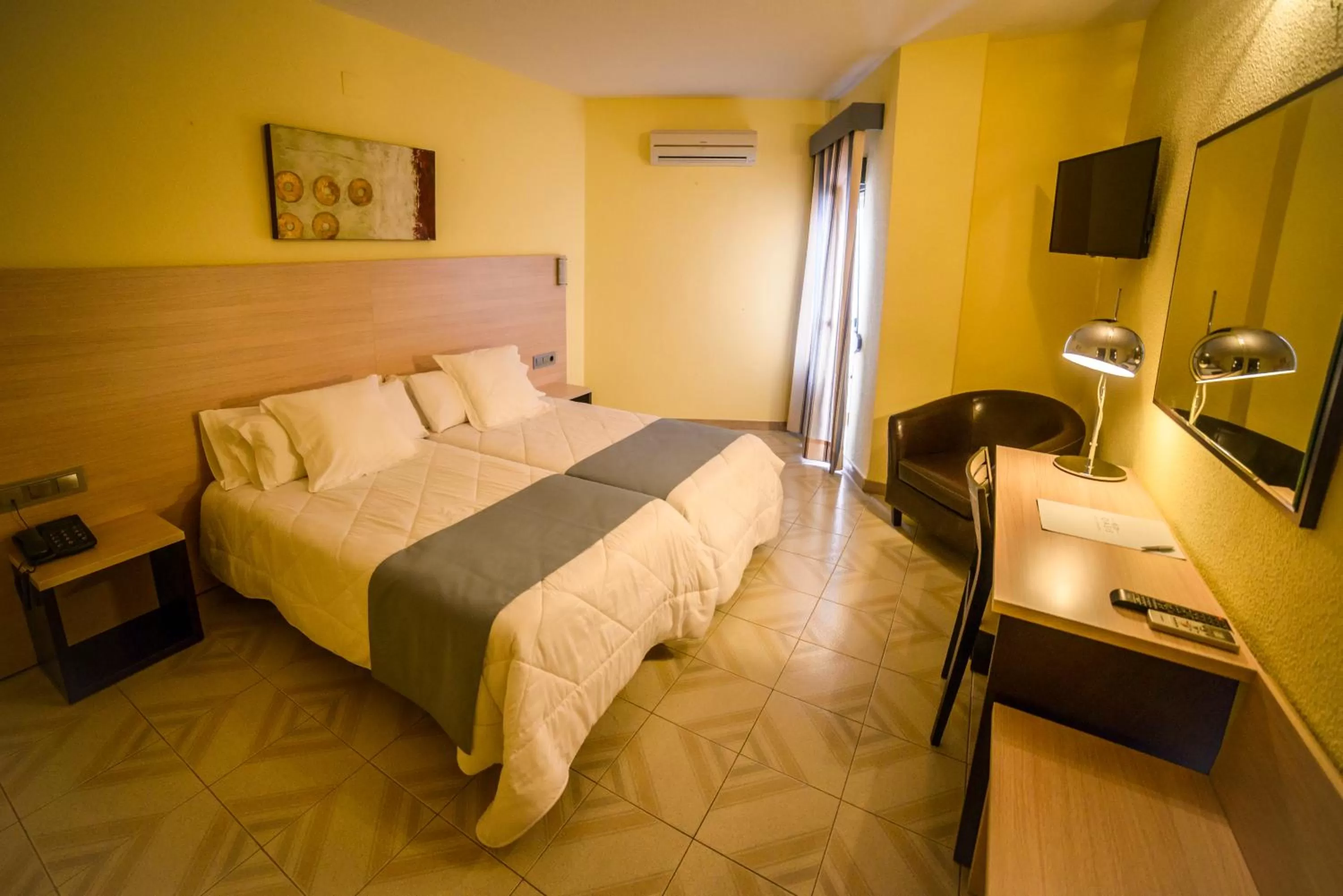 Twin Room in Hotel Oasis Familiar