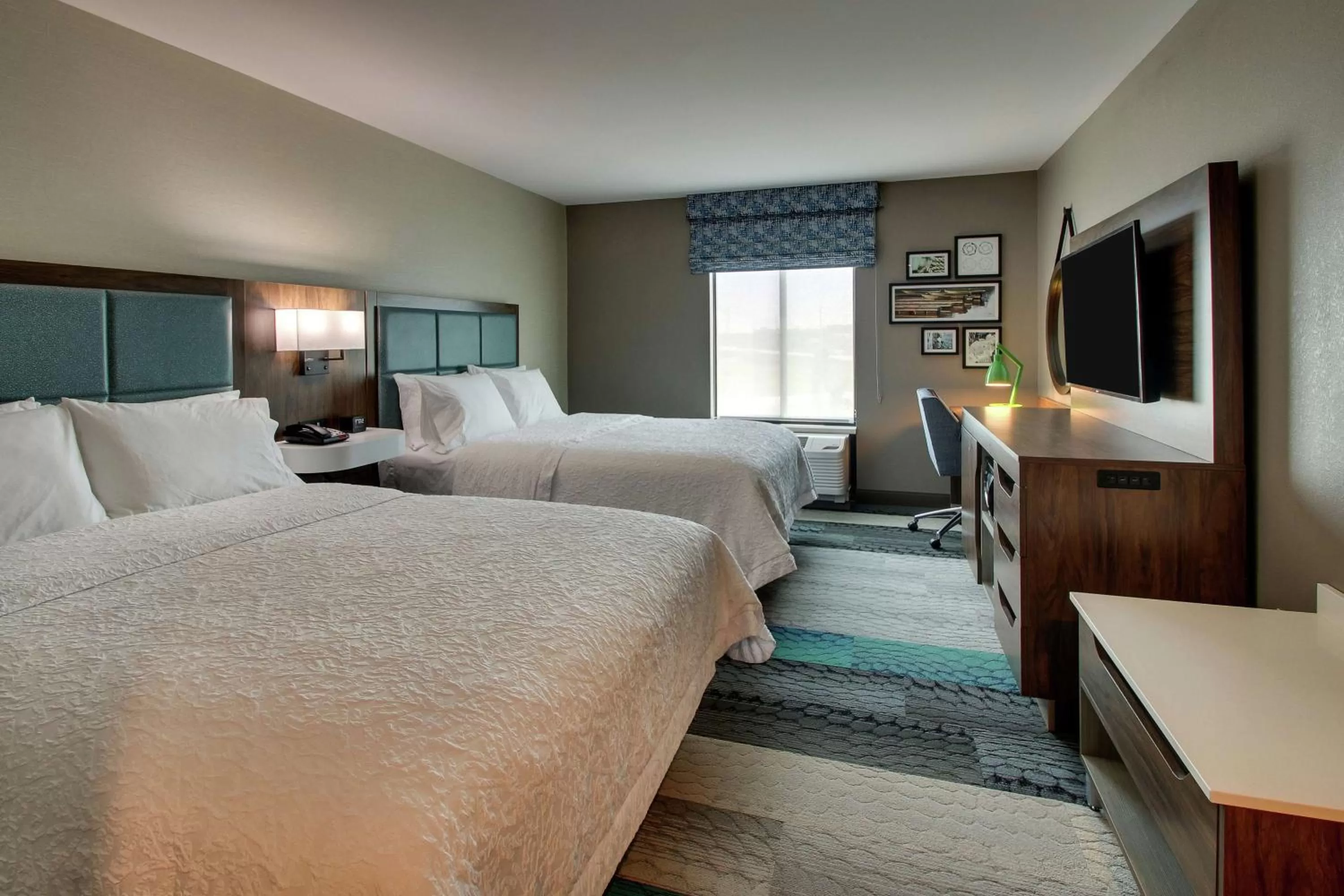 Bedroom, Bed in Hampton Inn & Suites By Hilton Southport