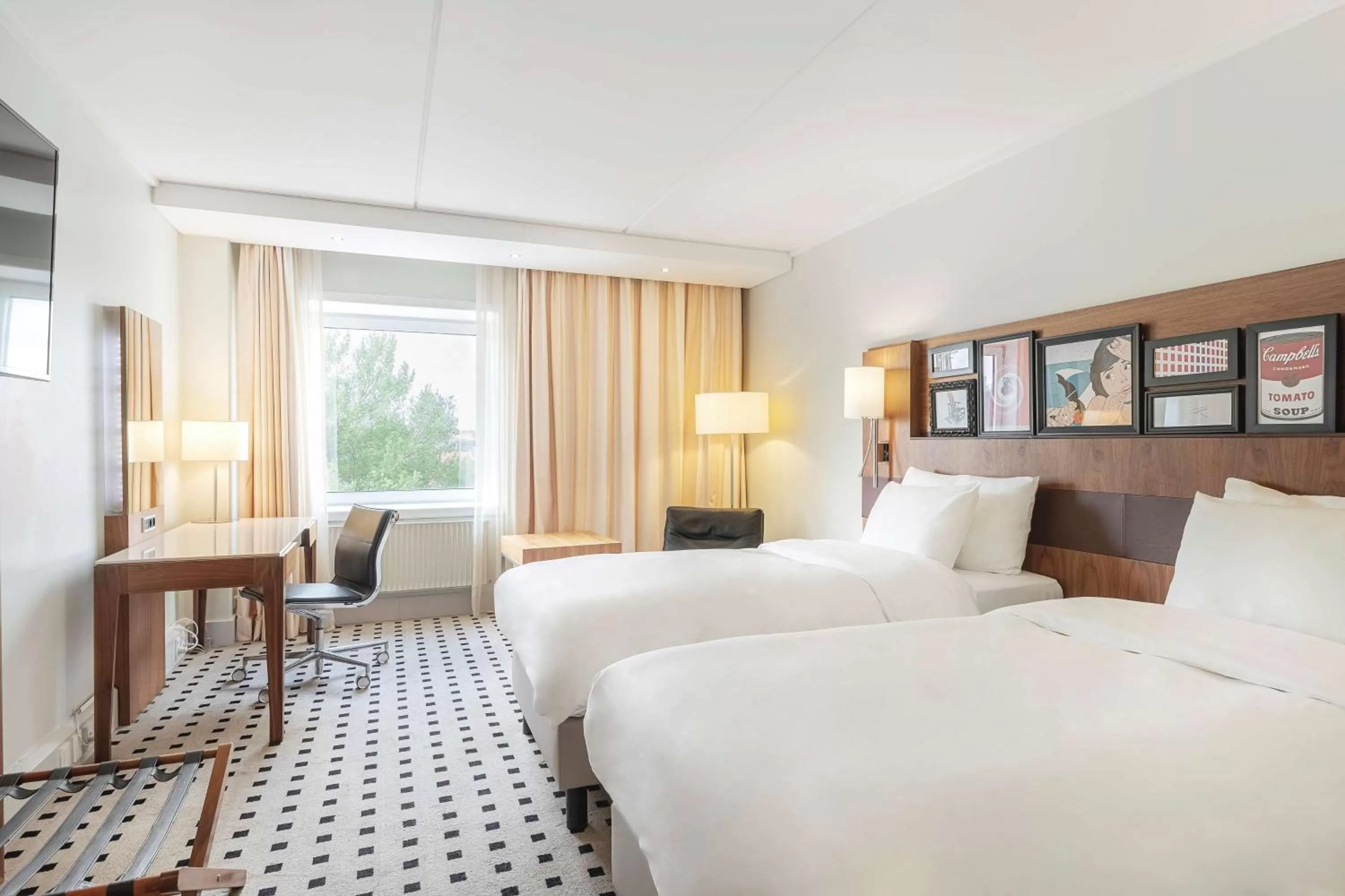 View (from property/room), Bed in Radisson Blu Scandinavia Hotel Aarhus