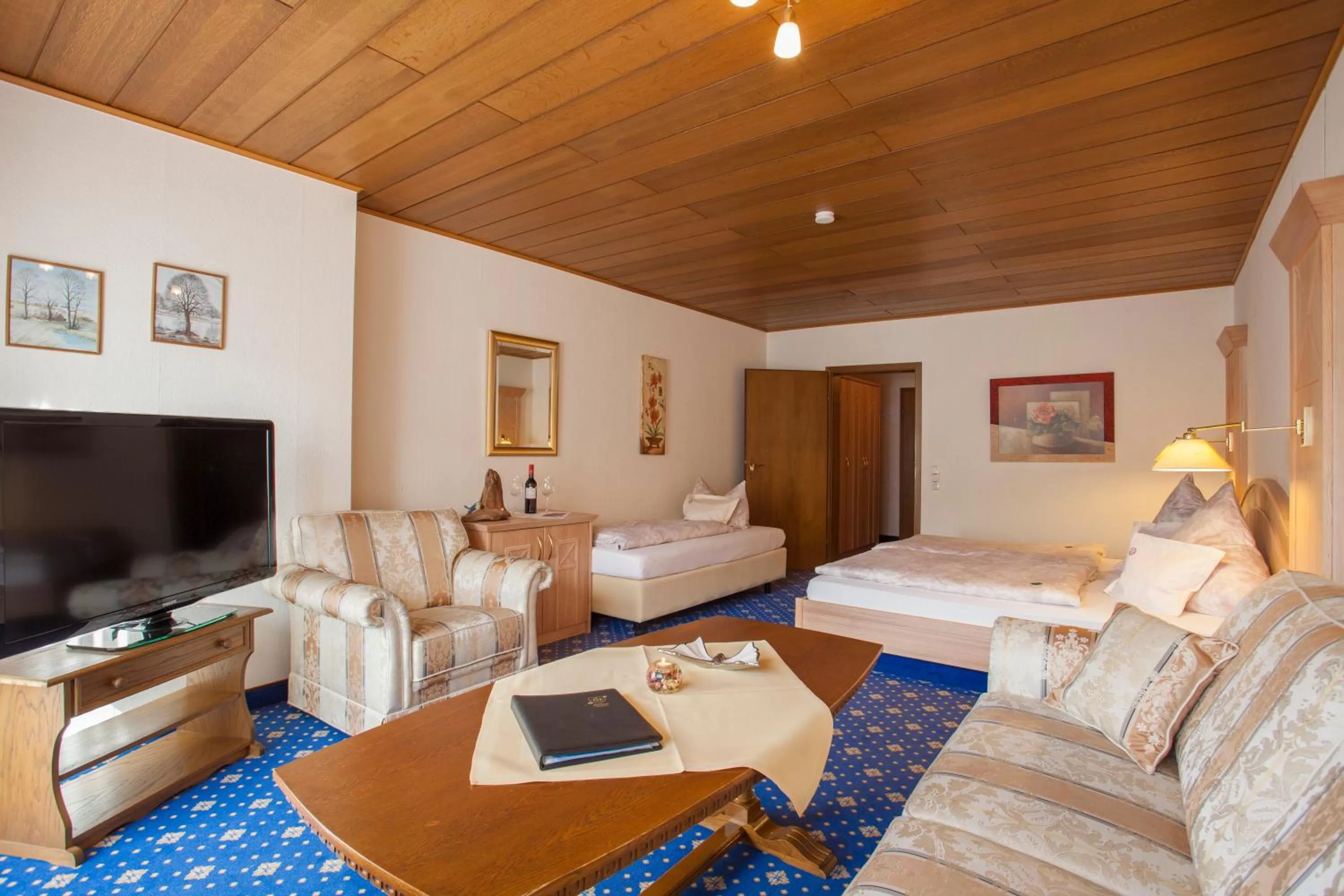 Living room, TV/Entertainment Center in Sporthotel Göbel