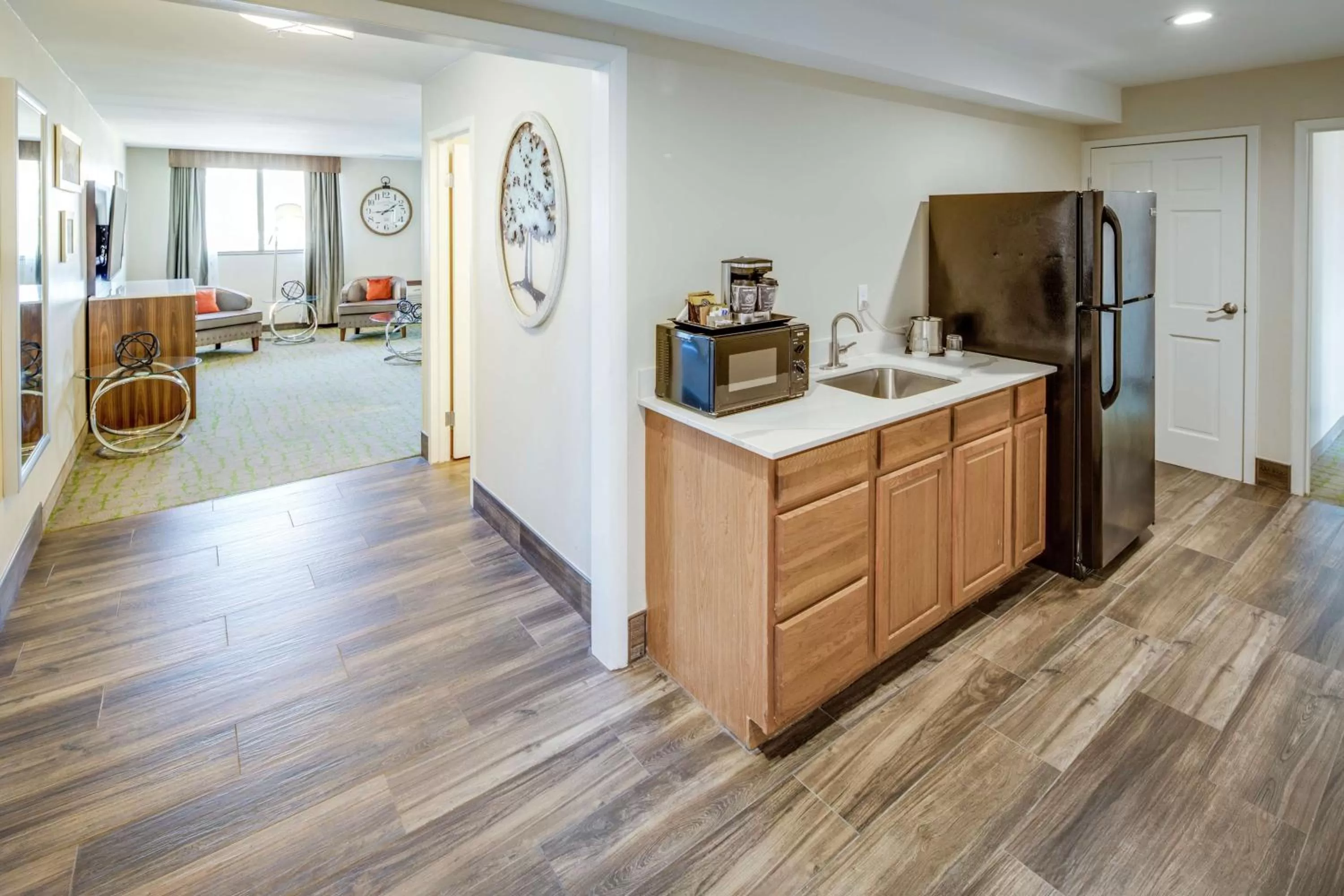 Living room in DoubleTree by Hilton Huntington, WV