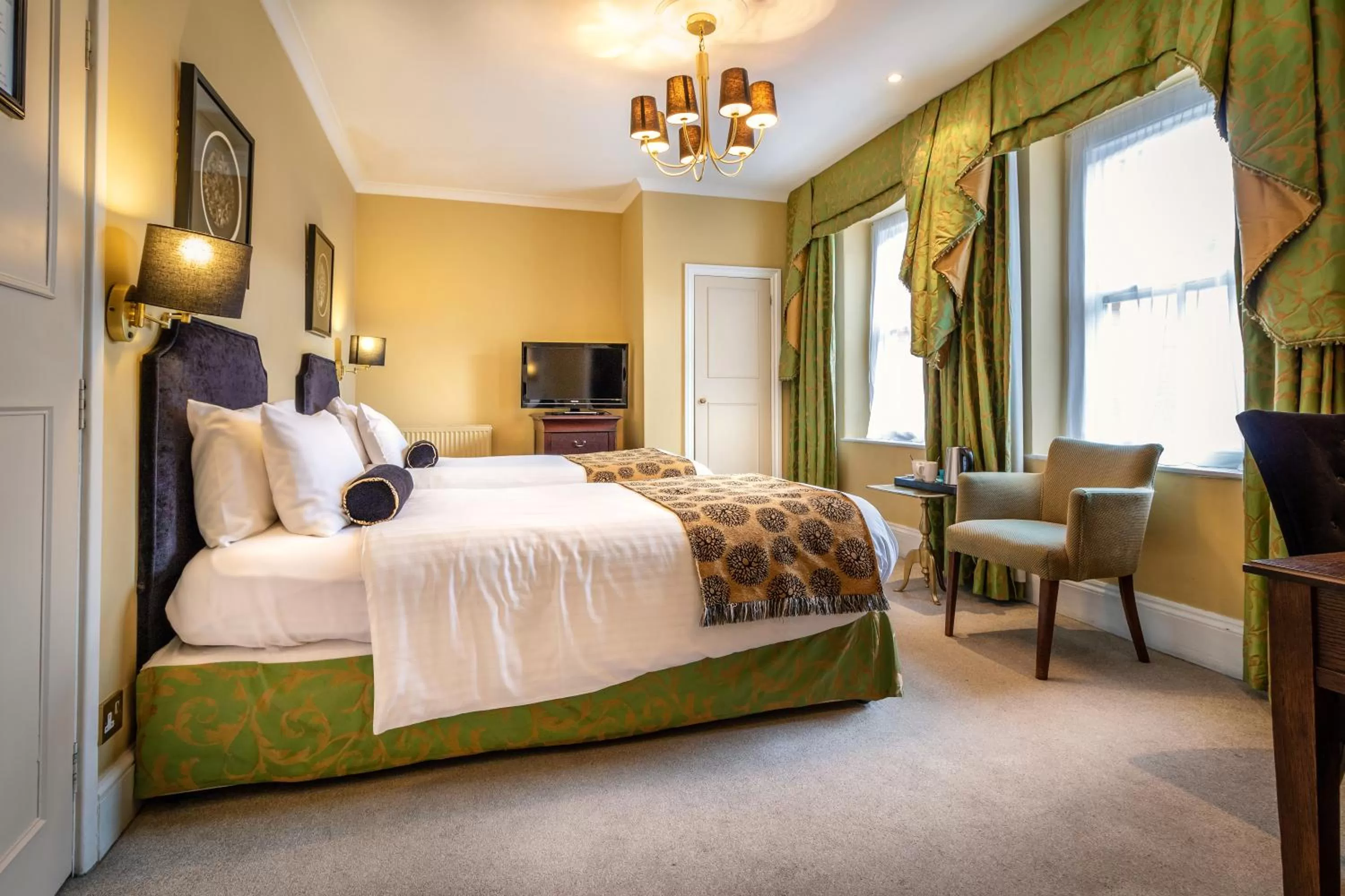 Bed in The Swan Hotel, Wells, Somerset - The Coaching Inn Group