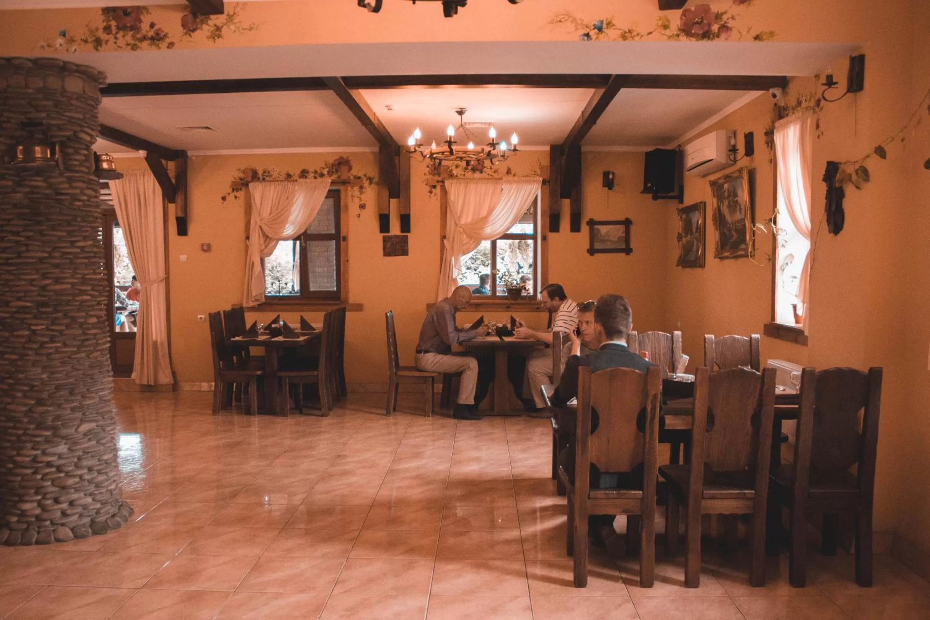 Restaurant/Places to Eat in Stara Vezha Hotel