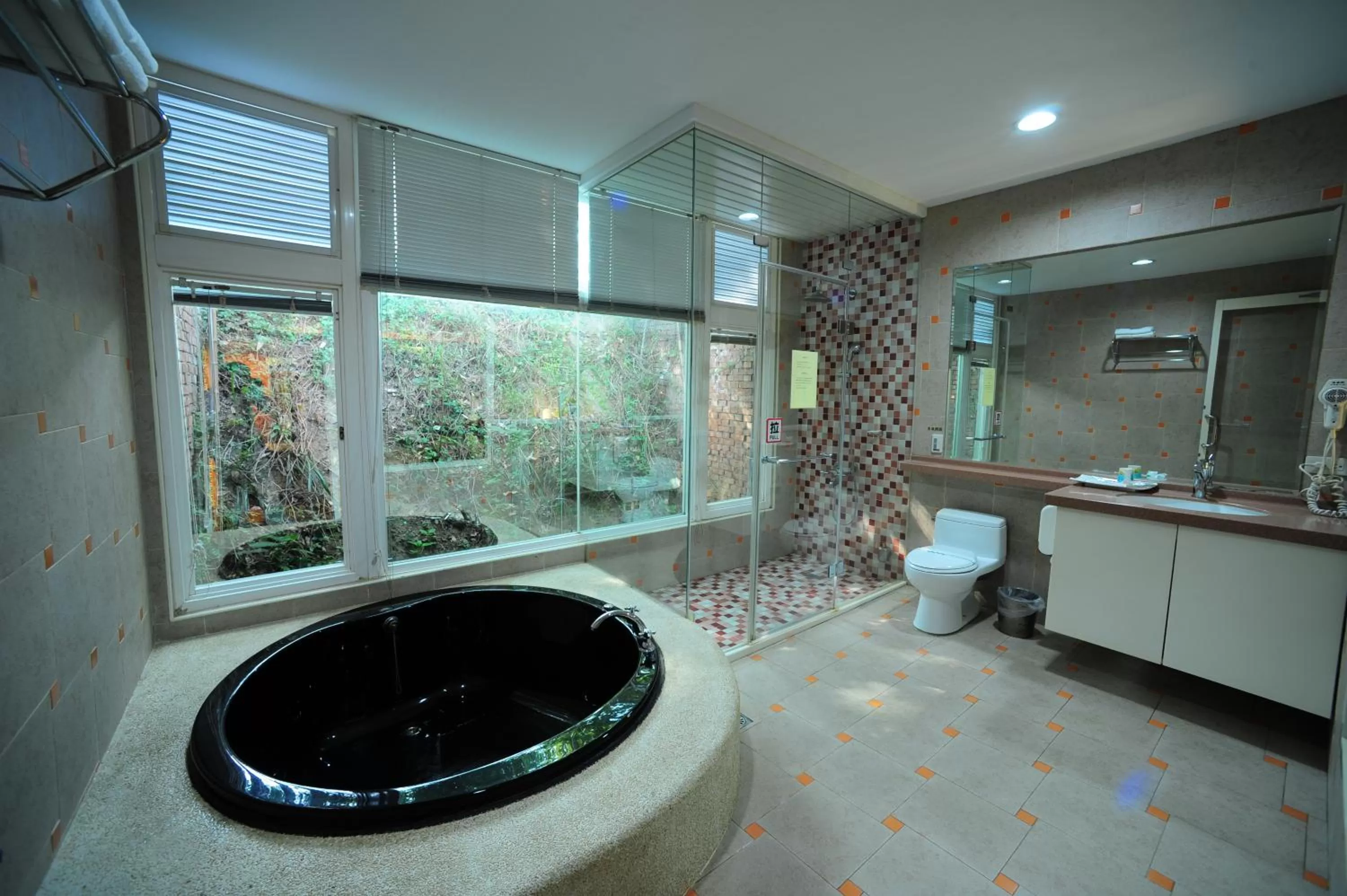 Bathroom in Golden Motel