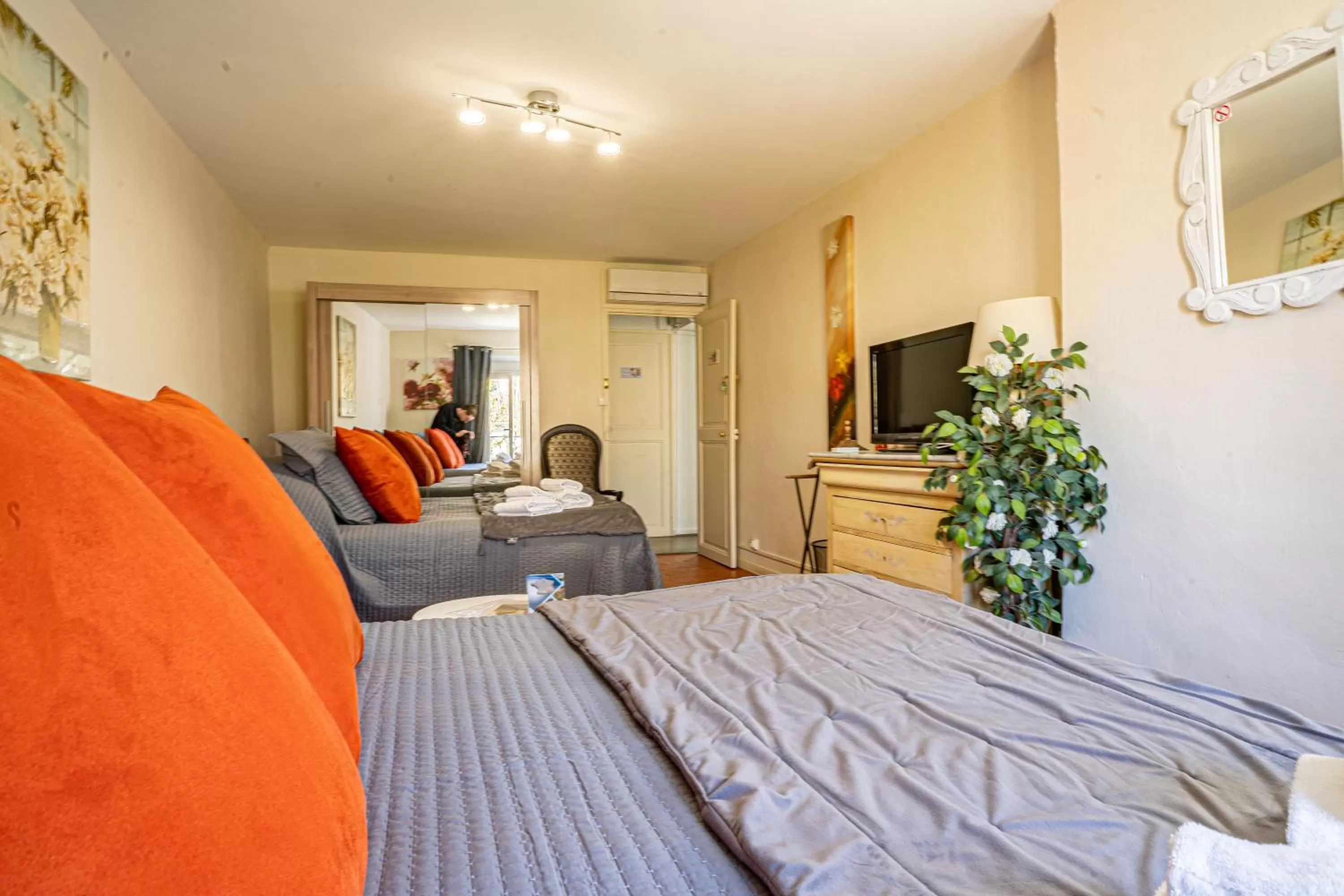 Property building, Bed in Domaine de l'Aufrene