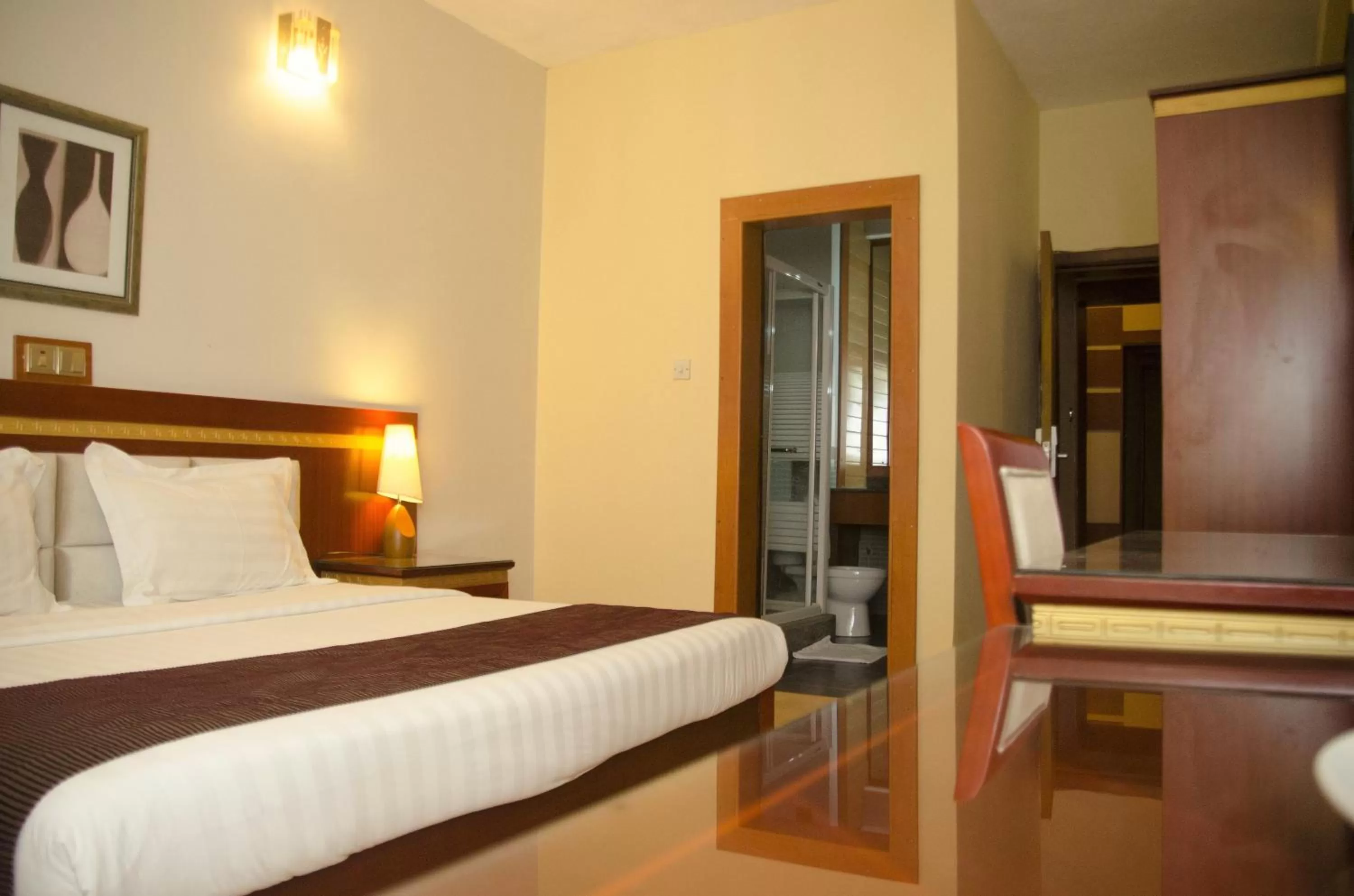 Shower, Bed in Hotel Rosebud