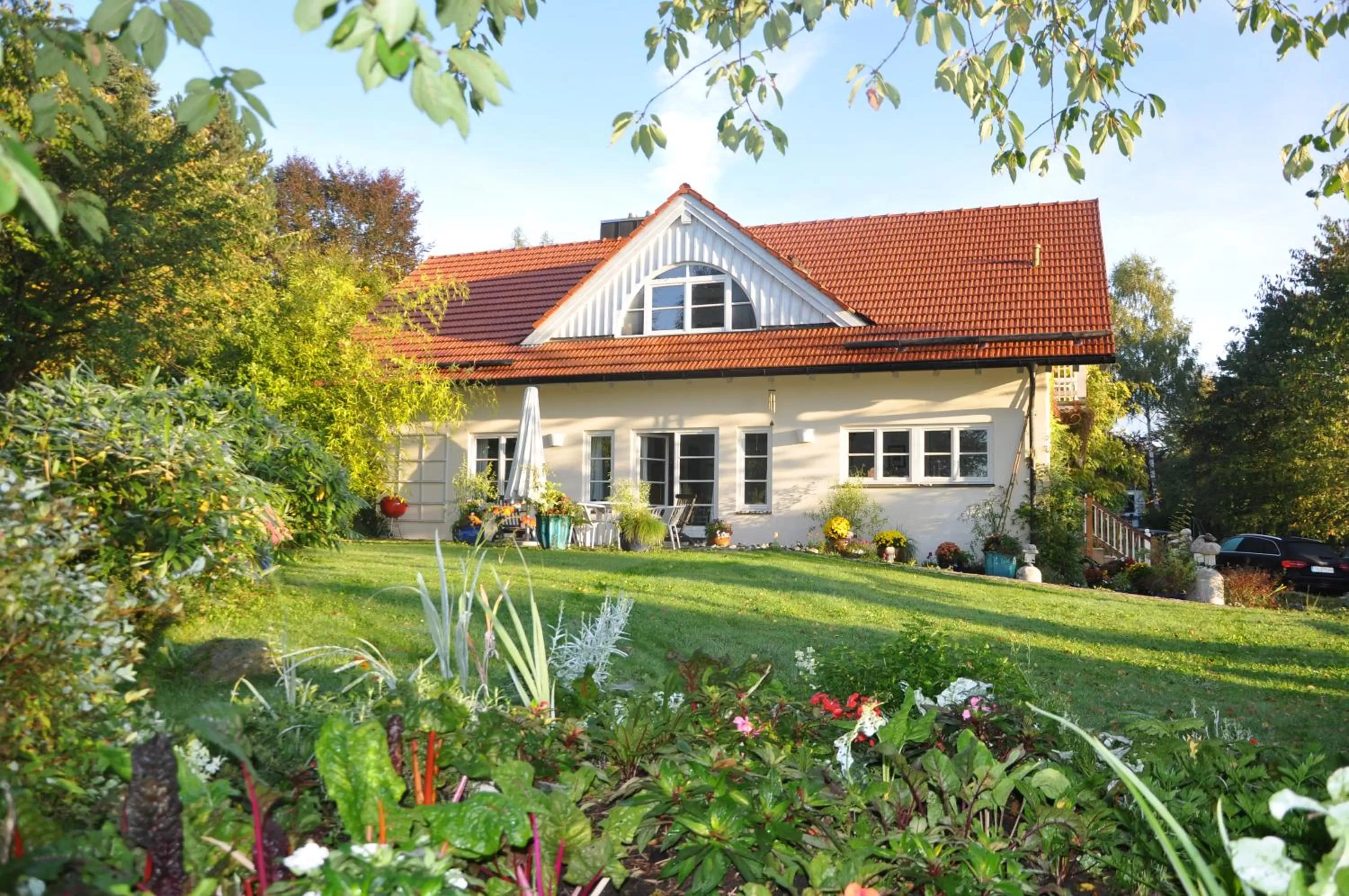 Facade/entrance, Property Building in Bed and Breakfast Bavaria München