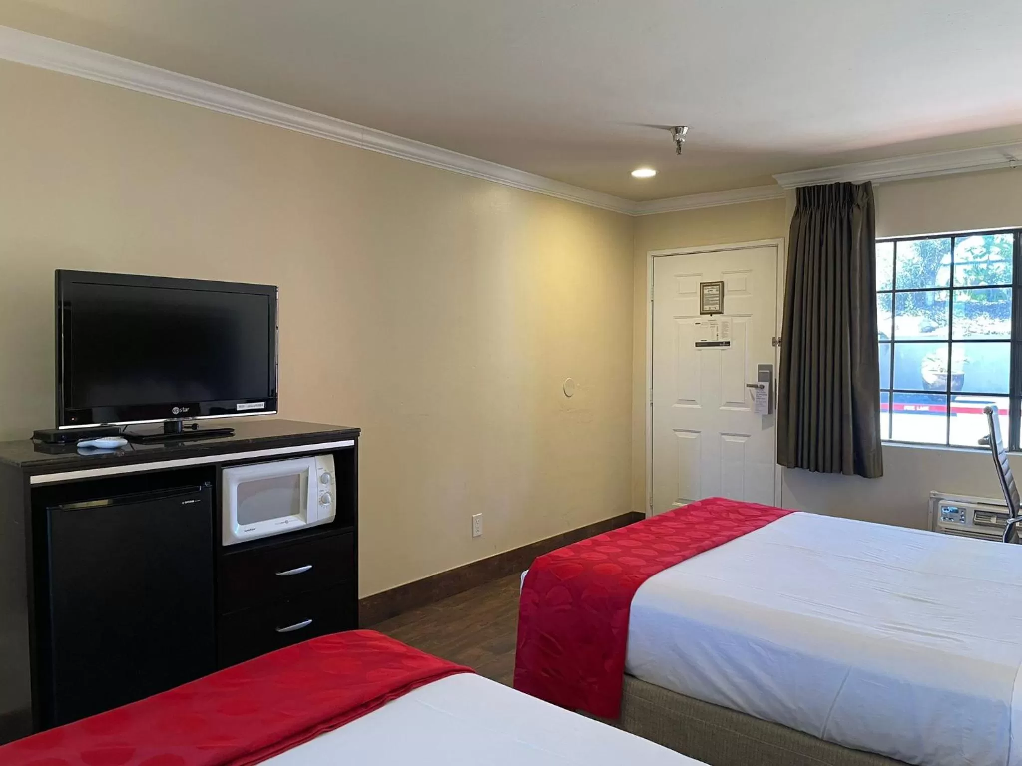 Bedroom, Bed in Ramada by Wyndham San Diego Poway Miramar