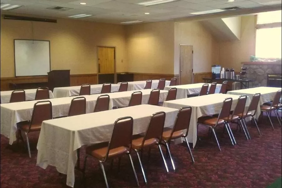 Meeting/conference room in The Summit Inn