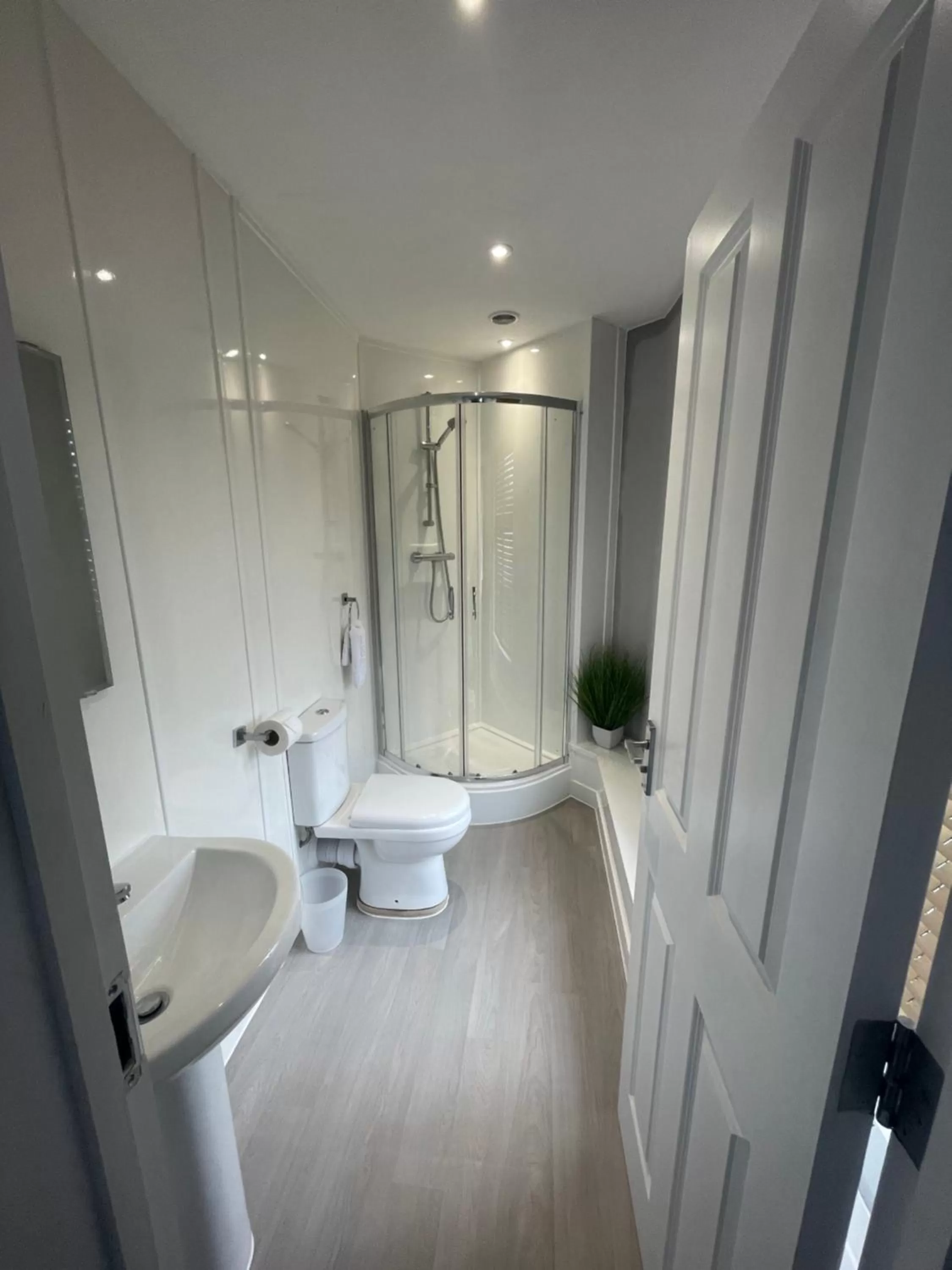 Shower in The Six Bells