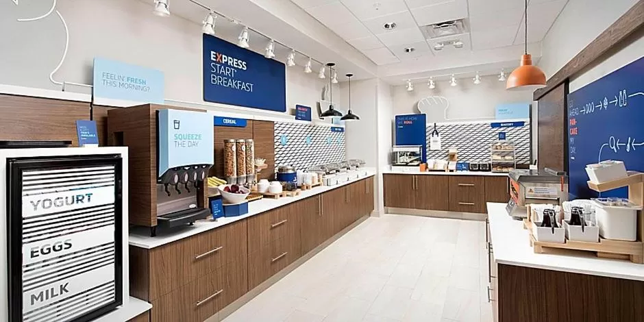 Breakfast in Holiday Inn Express - Gloucester by IHG