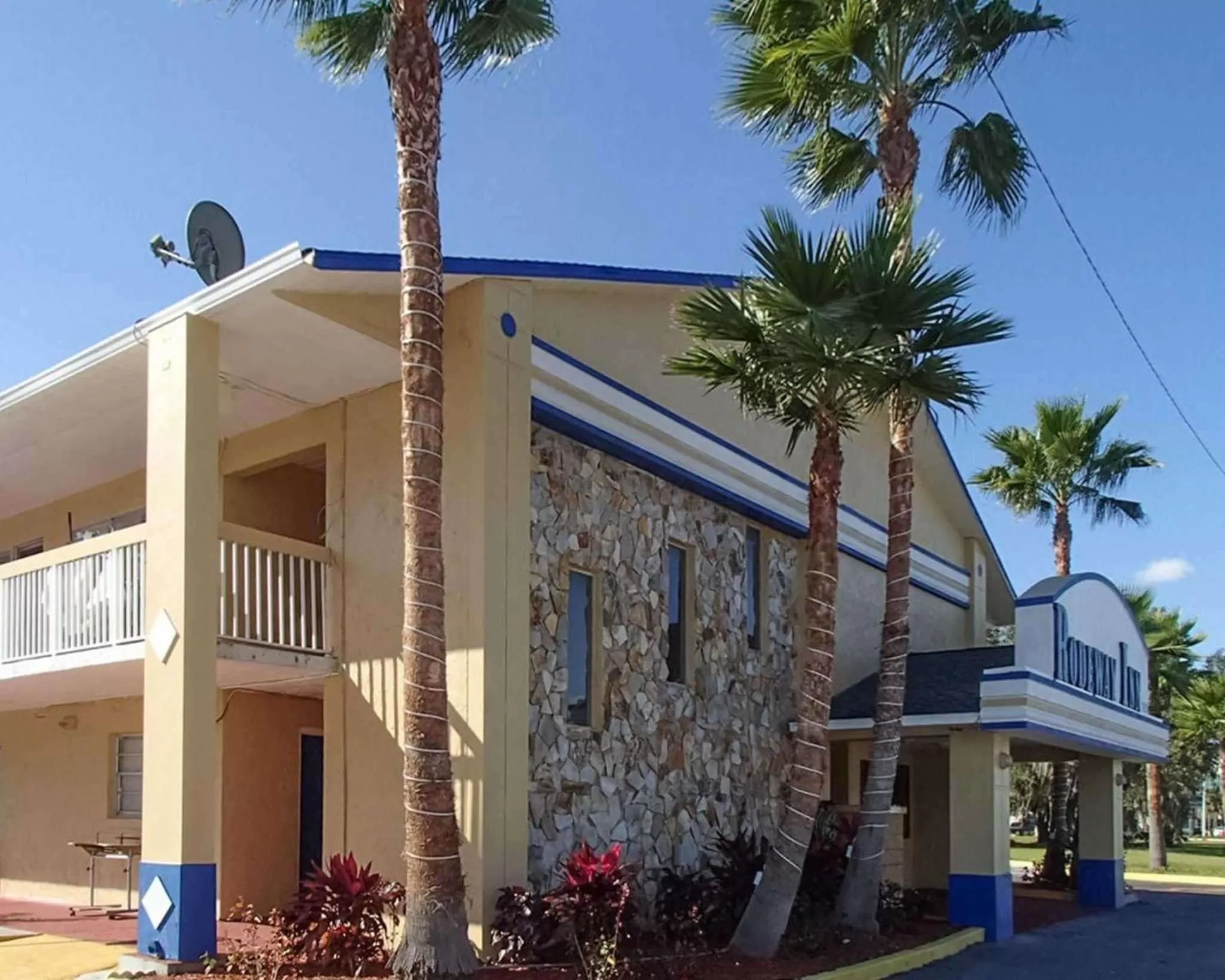 Property building in Rodeway Inn Leesburg Chain of Lakes