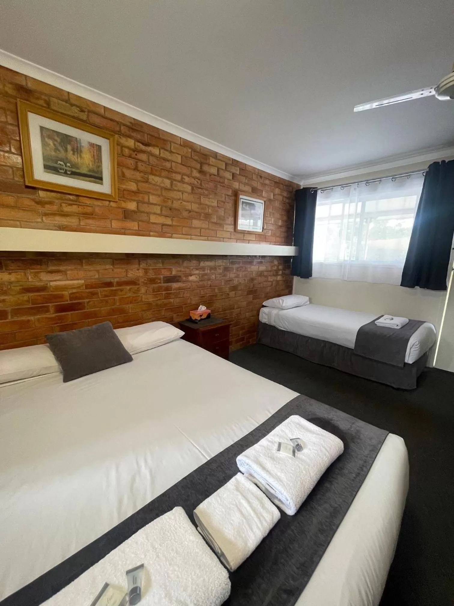 Bedroom, Bed in Avocado Motor Inn