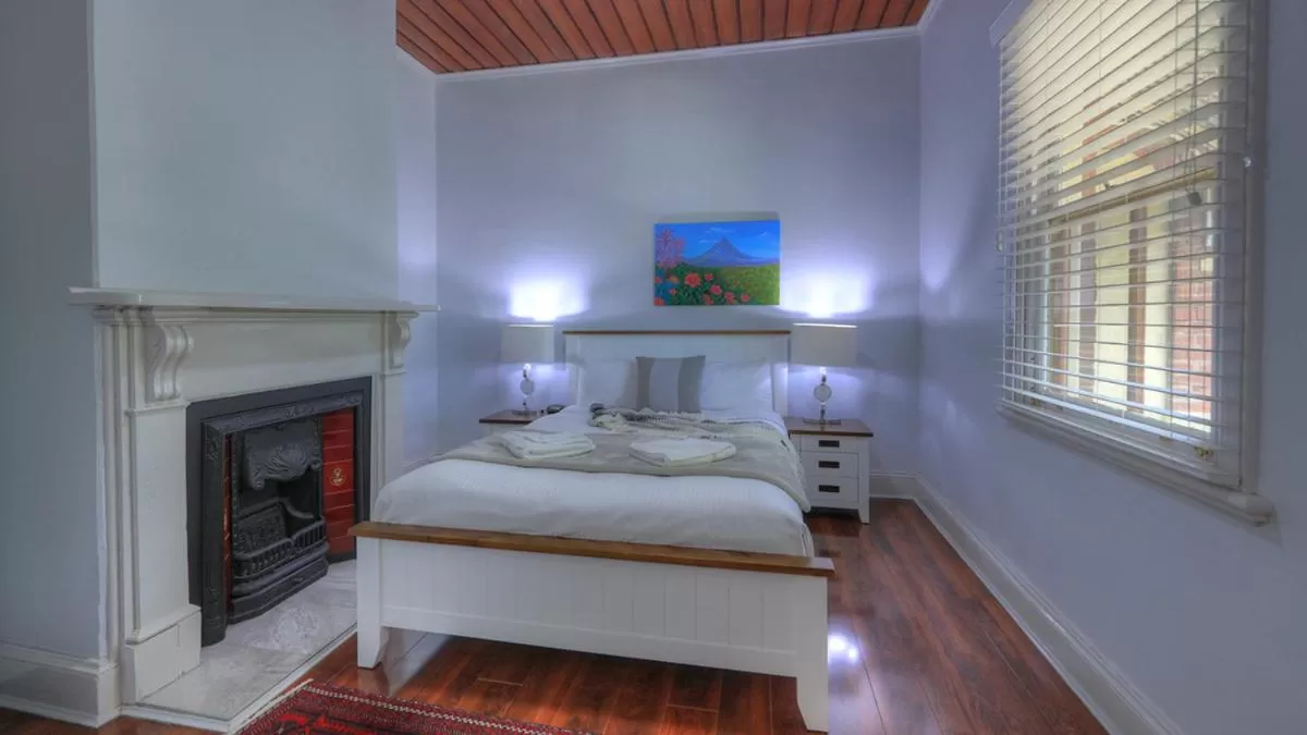 Decorative detail, Bed in Endeavour Court Motor Inn