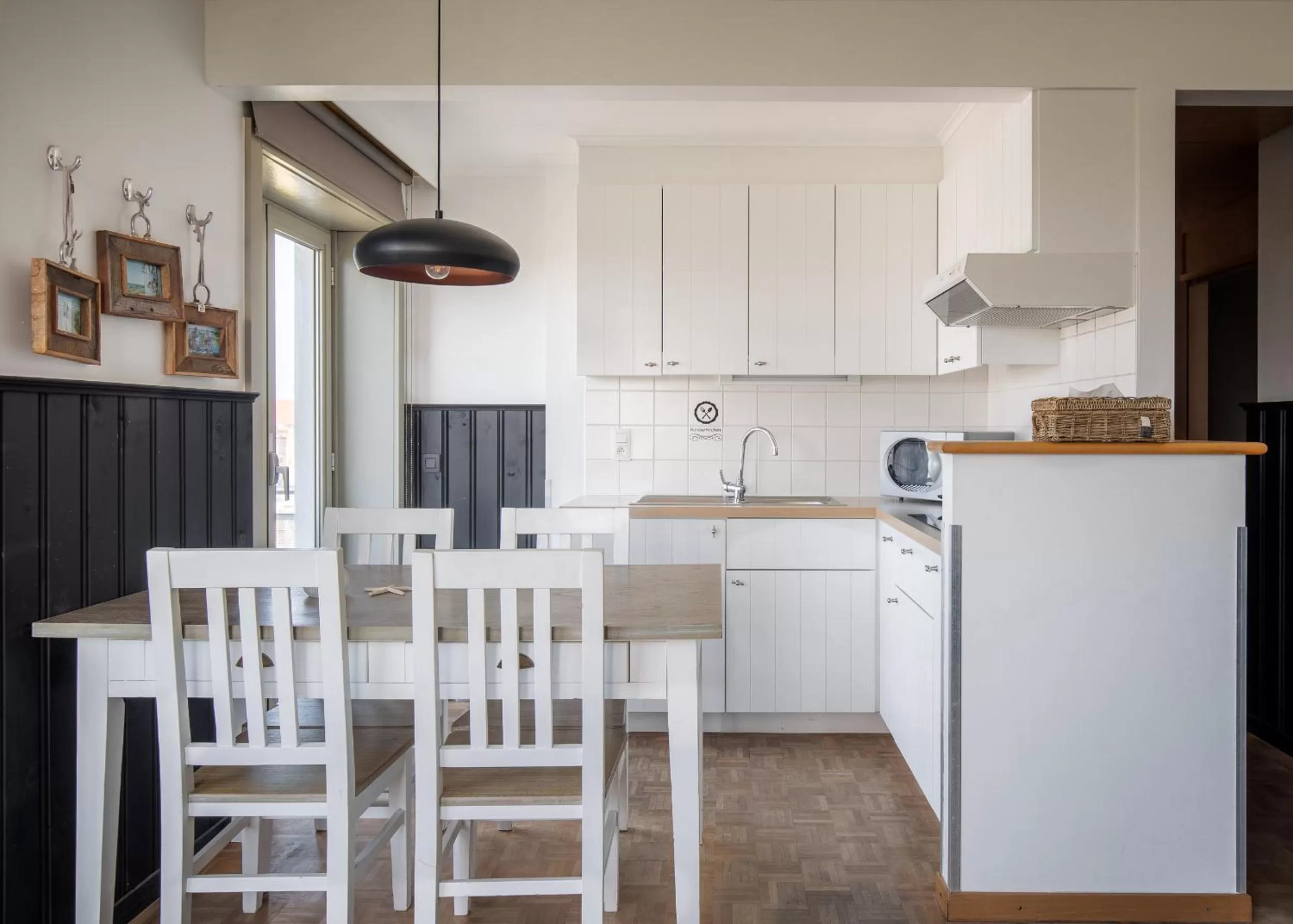 Kitchen or kitchenette in West Bay