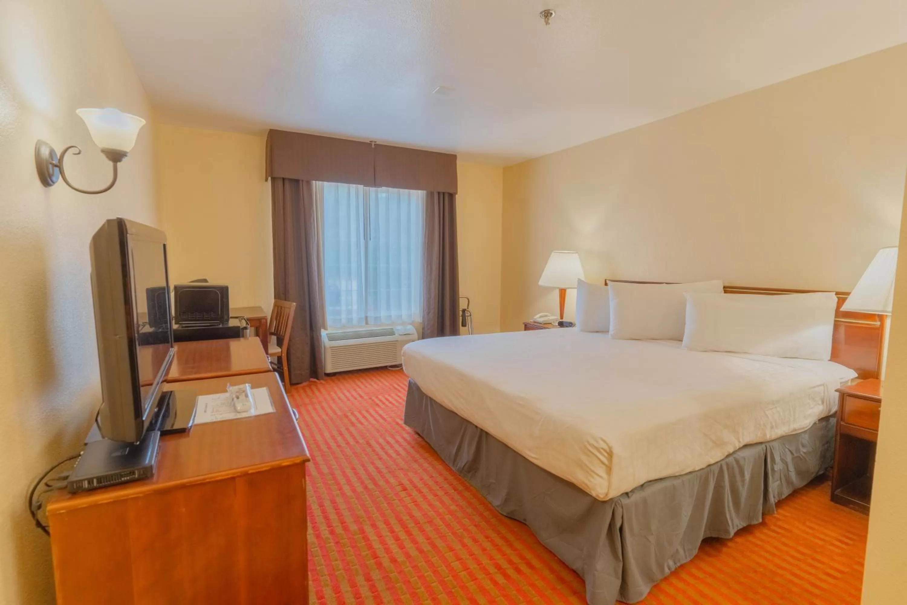 Bed in The Monarch Inn