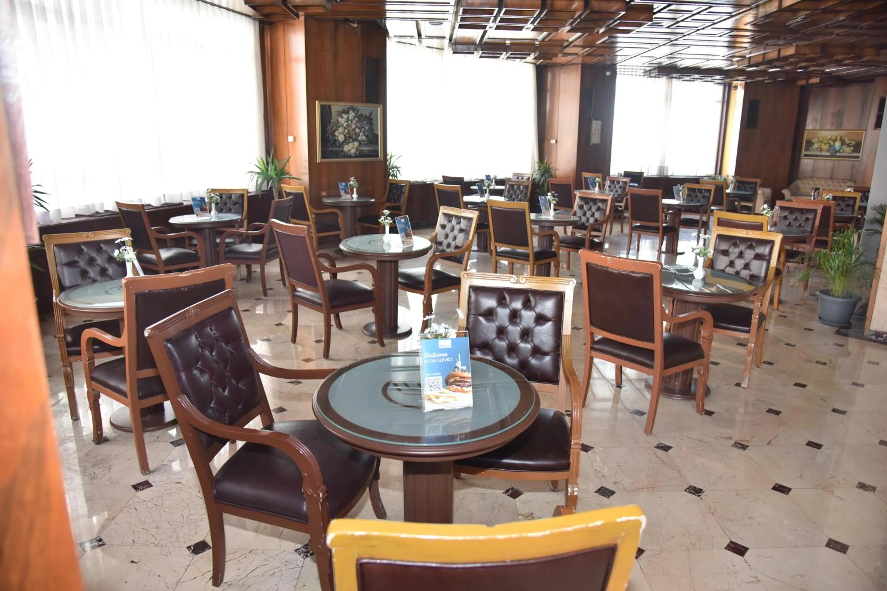 Restaurant/places to eat in Fuar Hotel