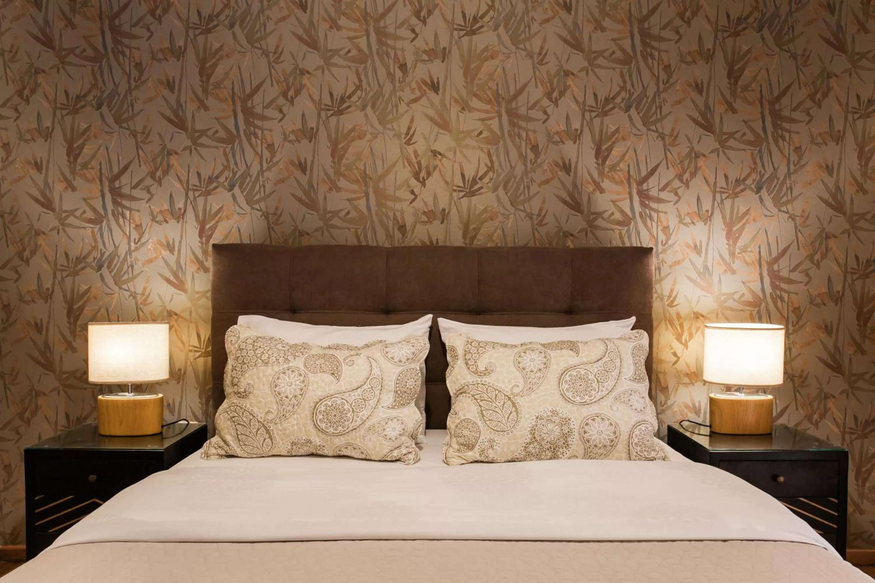 Bed in Nicholas Point Apartments and Rooms