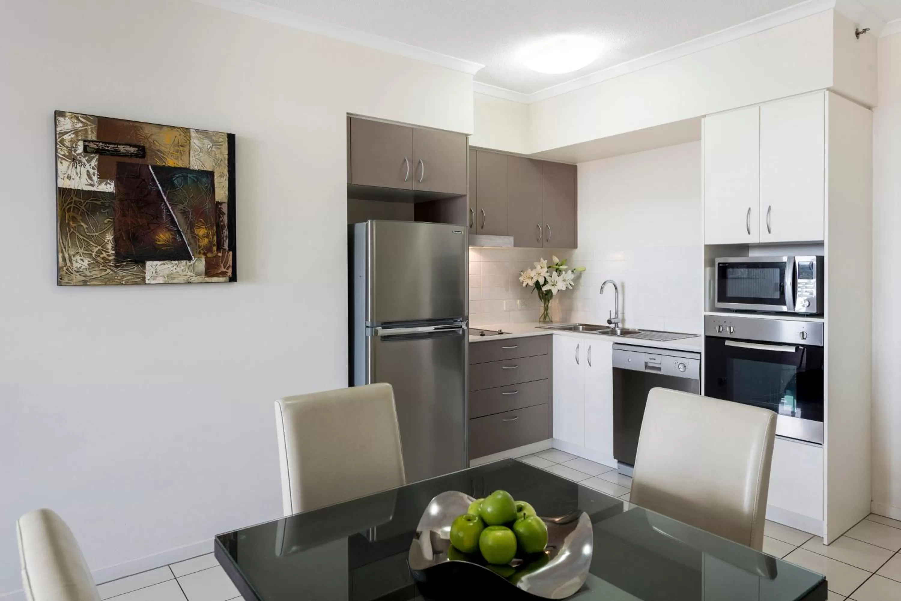 Kitchen or kitchenette in Oaks Ipswich Aspire Suites