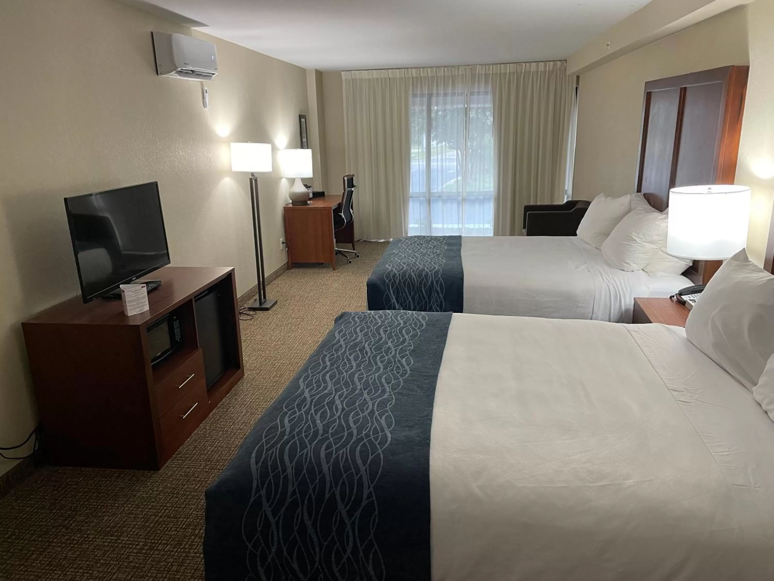 Bedroom, Bed in Comfort Inn & Suites Spring Lake - Fayetteville near Fort Bragg
