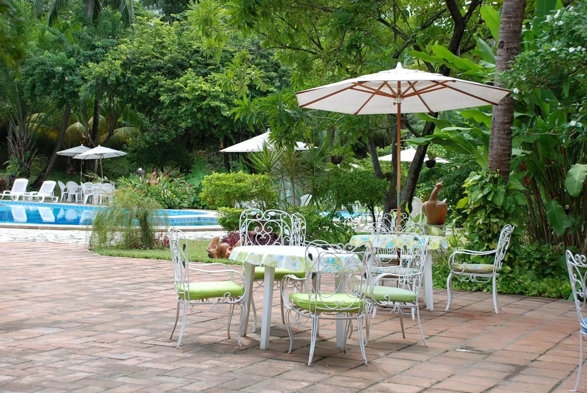 Patio, Swimming Pool in Hotel 7 Colinas