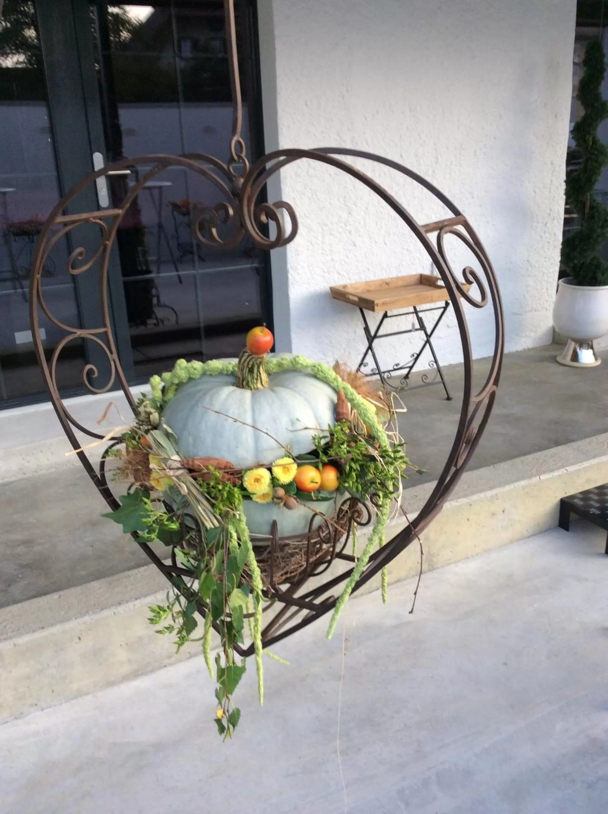 Decorative detail, Food in Landcafe mit Mini Hotel